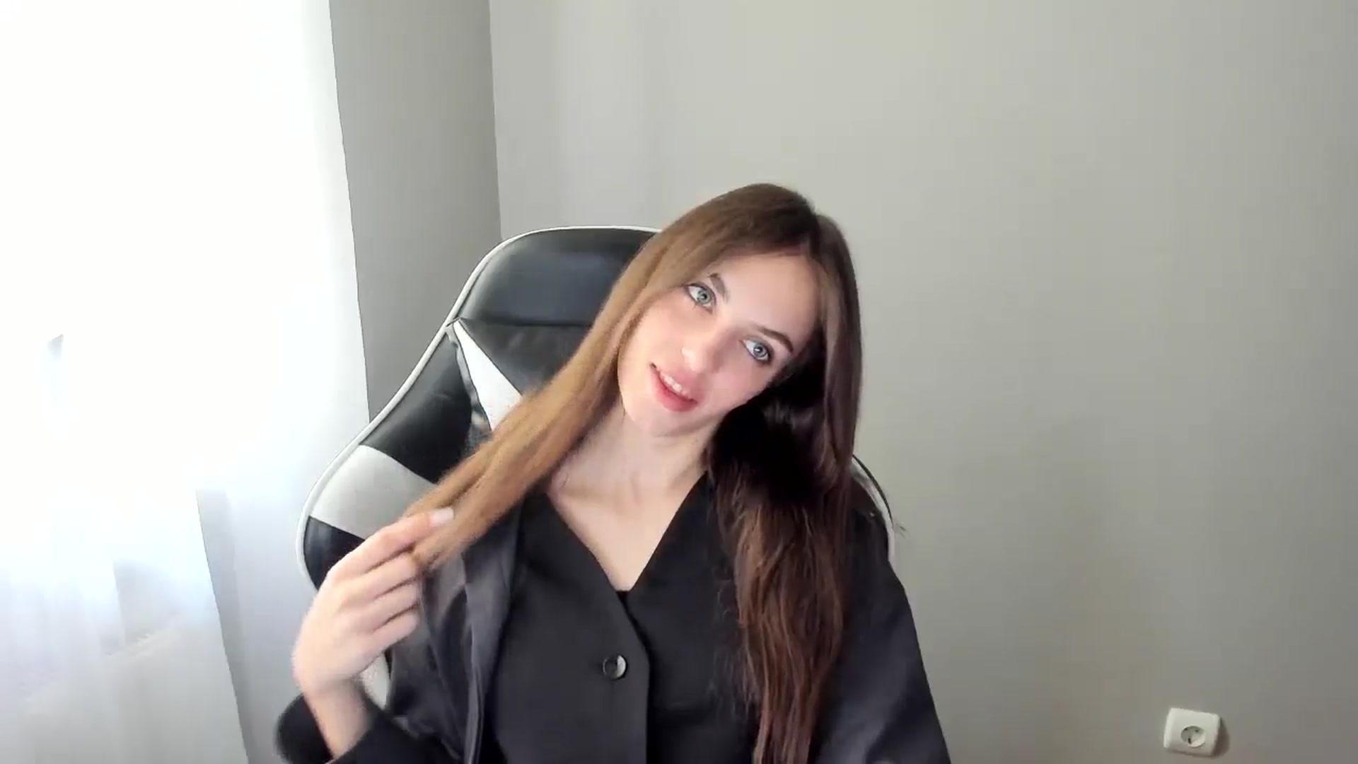 Gallery image thumbnail from Dashamoxy's myfreecams stream on, 06/01/2025, 12:17 image 5 of 20