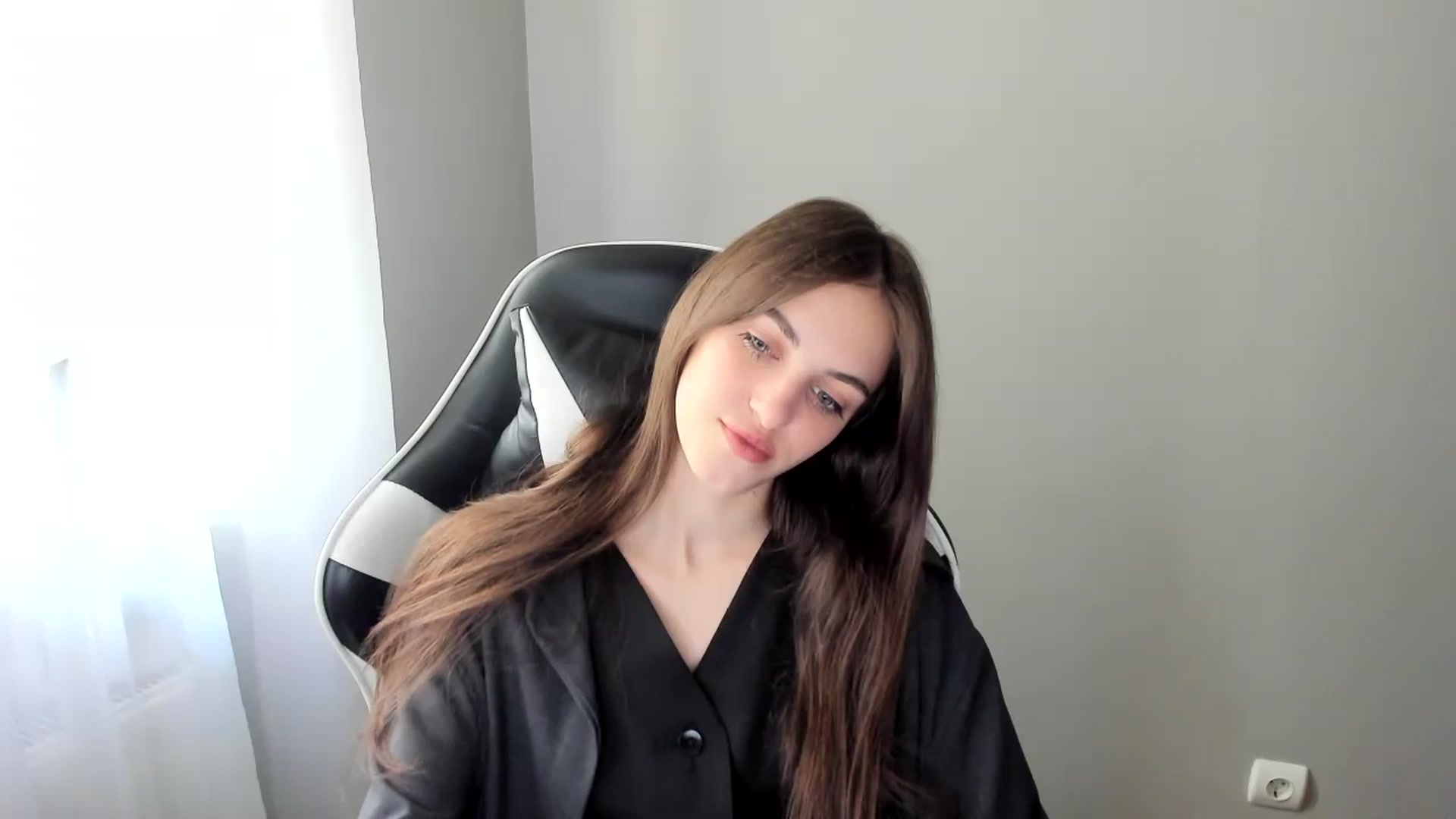 Gallery image thumbnail from Dashamoxy's myfreecams stream on, 06/01/2025, 12:17 image 12 of 20