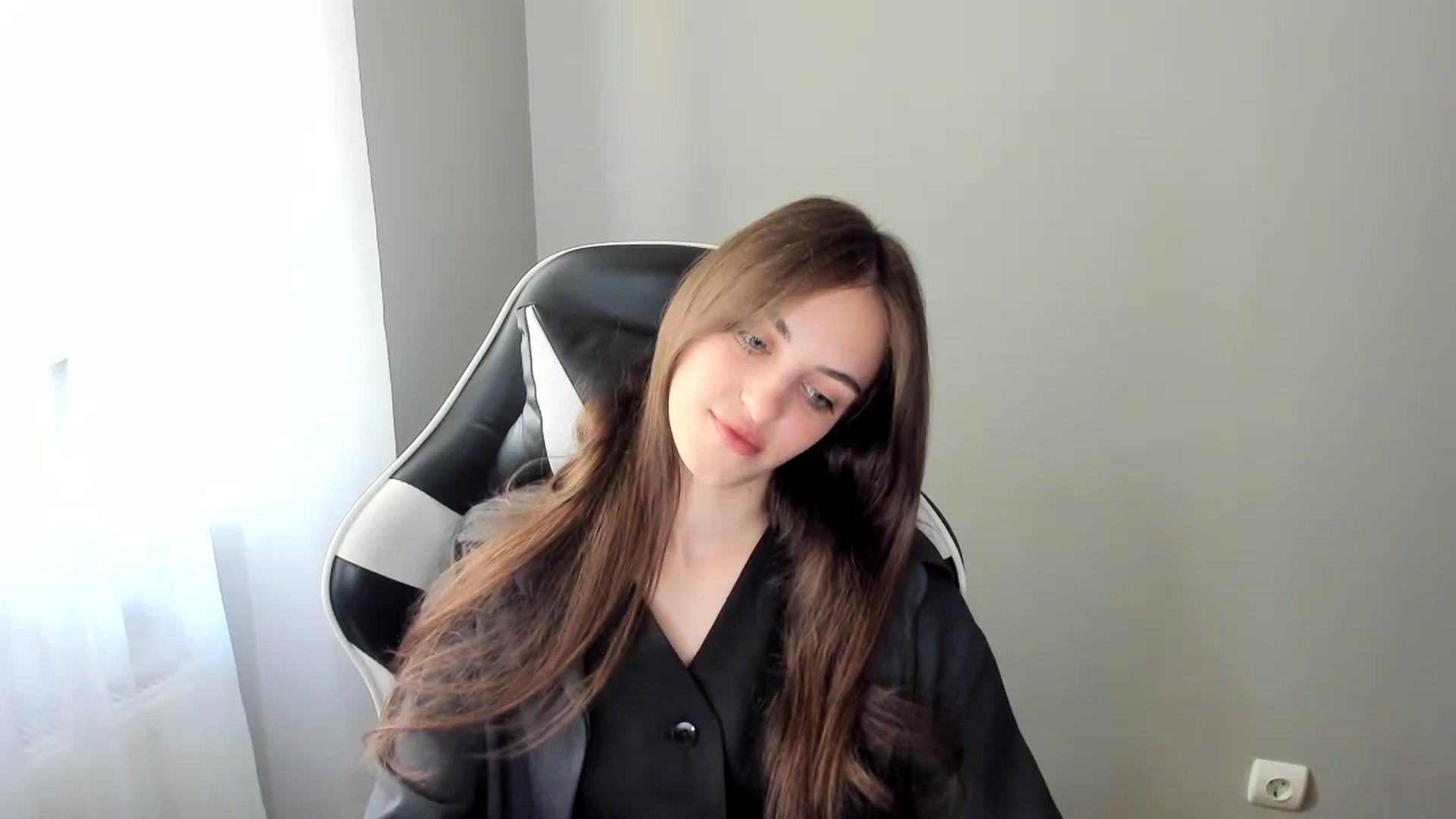 Gallery image thumbnail from Dashamoxy's myfreecams stream on, 06/01/2025, 12:17 image 11 of 20