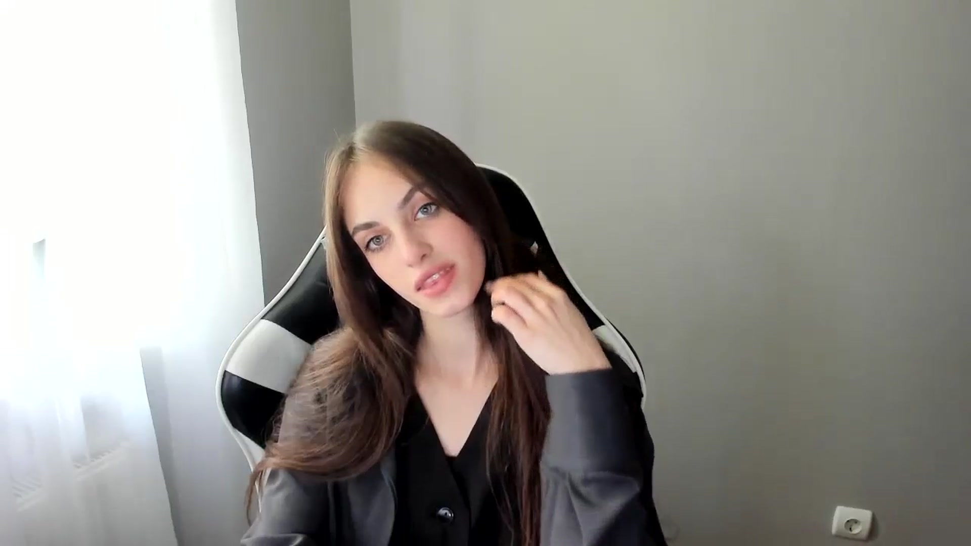 Gallery image thumbnail from Dashamoxy's myfreecams stream on, 06/01/2025, 12:17 image 3 of 20