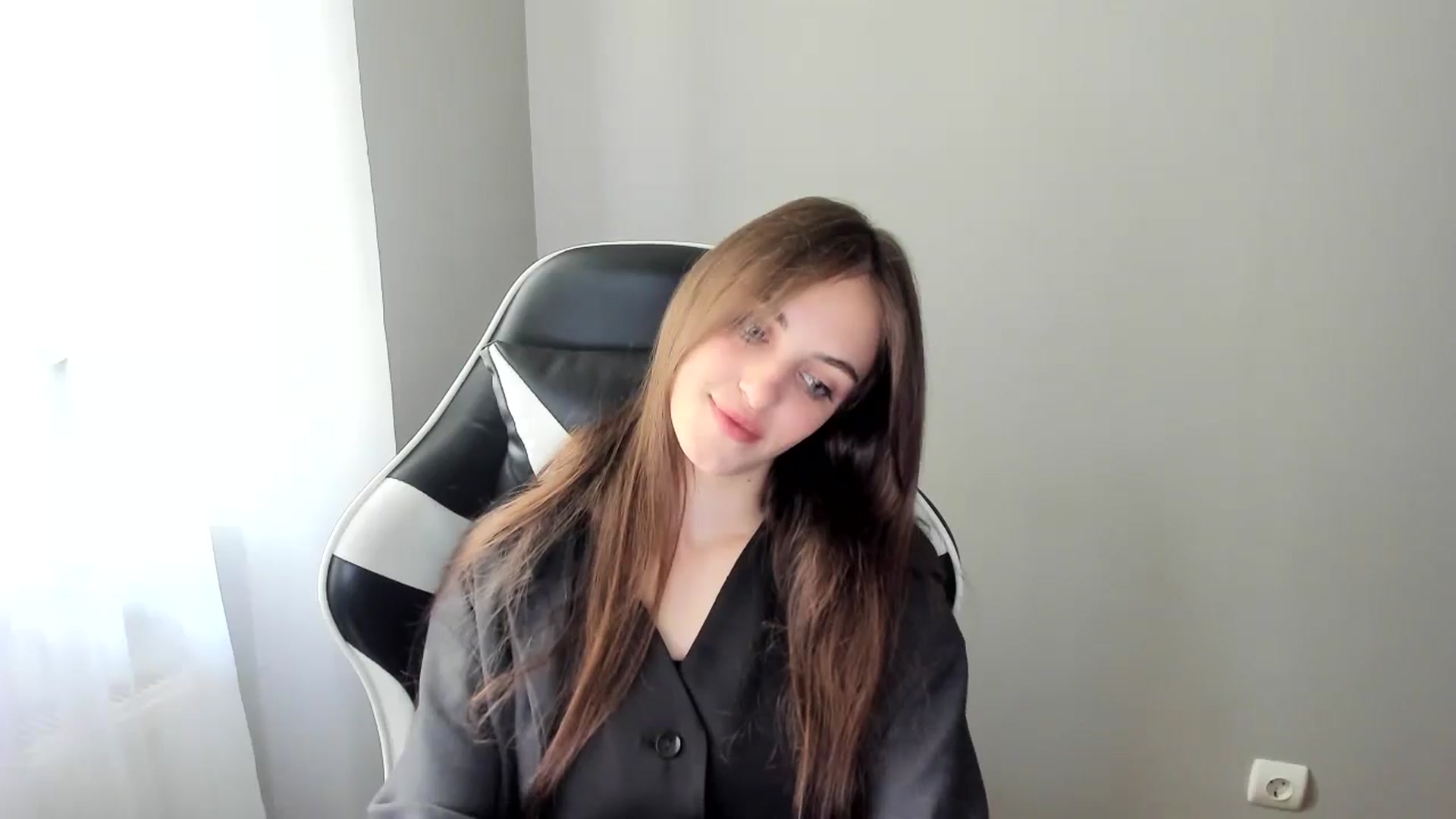 Gallery image thumbnail from Dashamoxy's myfreecams stream on, 06/01/2025, 12:17 image 6 of 20