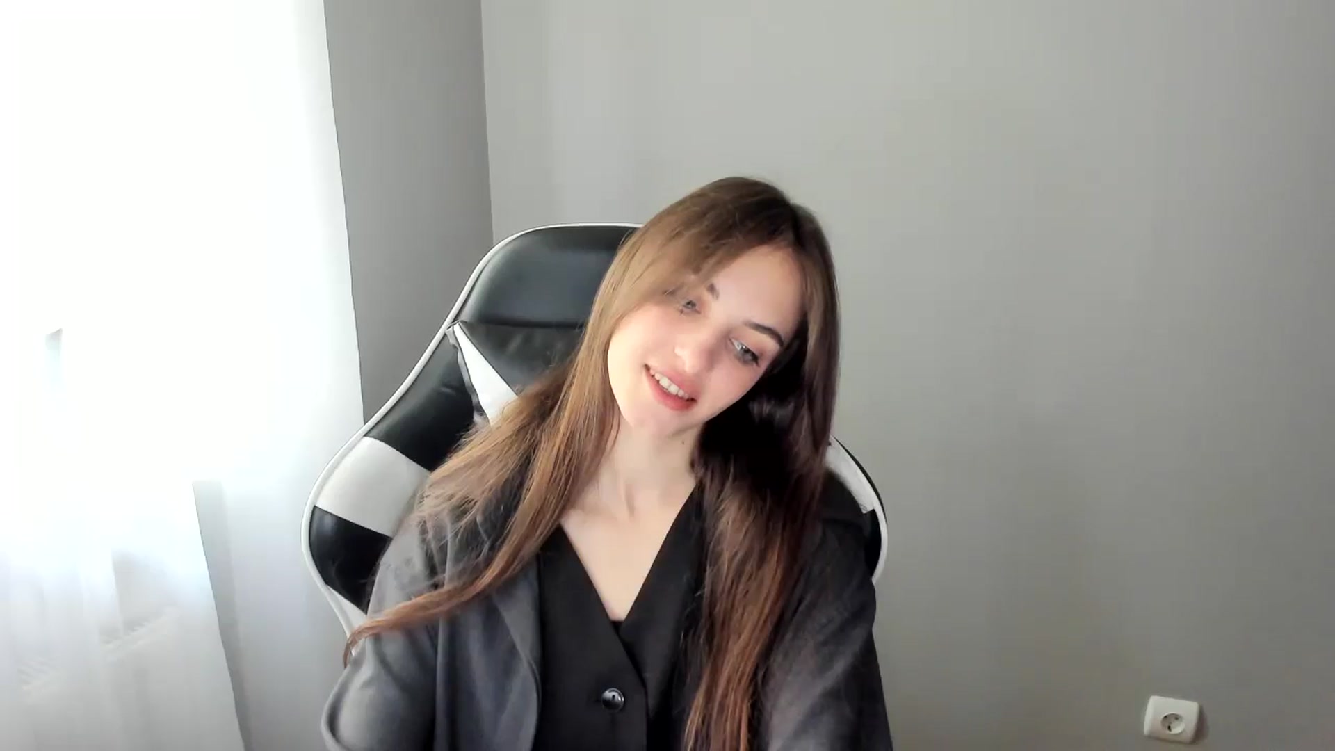 Gallery image thumbnail from Dashamoxy's myfreecams stream on, 06/01/2025, 12:17 image 2 of 20
