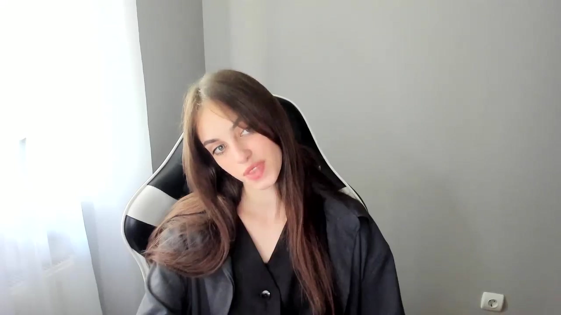 Gallery image thumbnail from Dashamoxy's myfreecams stream on, 06/01/2025, 12:17 image 14 of 20