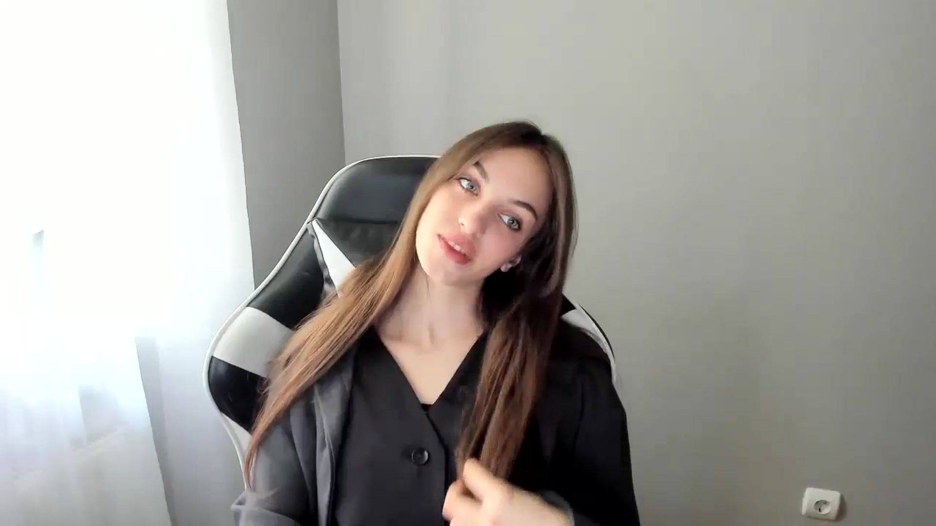 Gallery image thumbnail from Dashamoxy's myfreecams stream on, 06/01/2025, 12:17 image 7 of 20