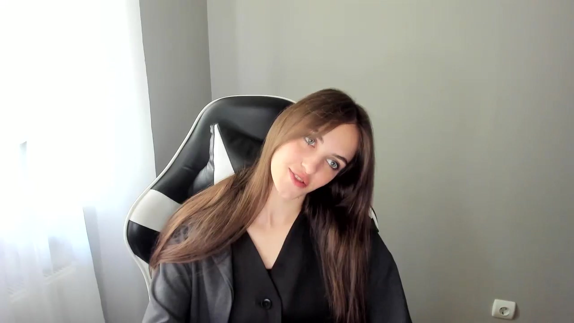 Gallery image thumbnail from Dashamoxy's myfreecams stream on, 06/01/2025, 12:17 image 15 of 20