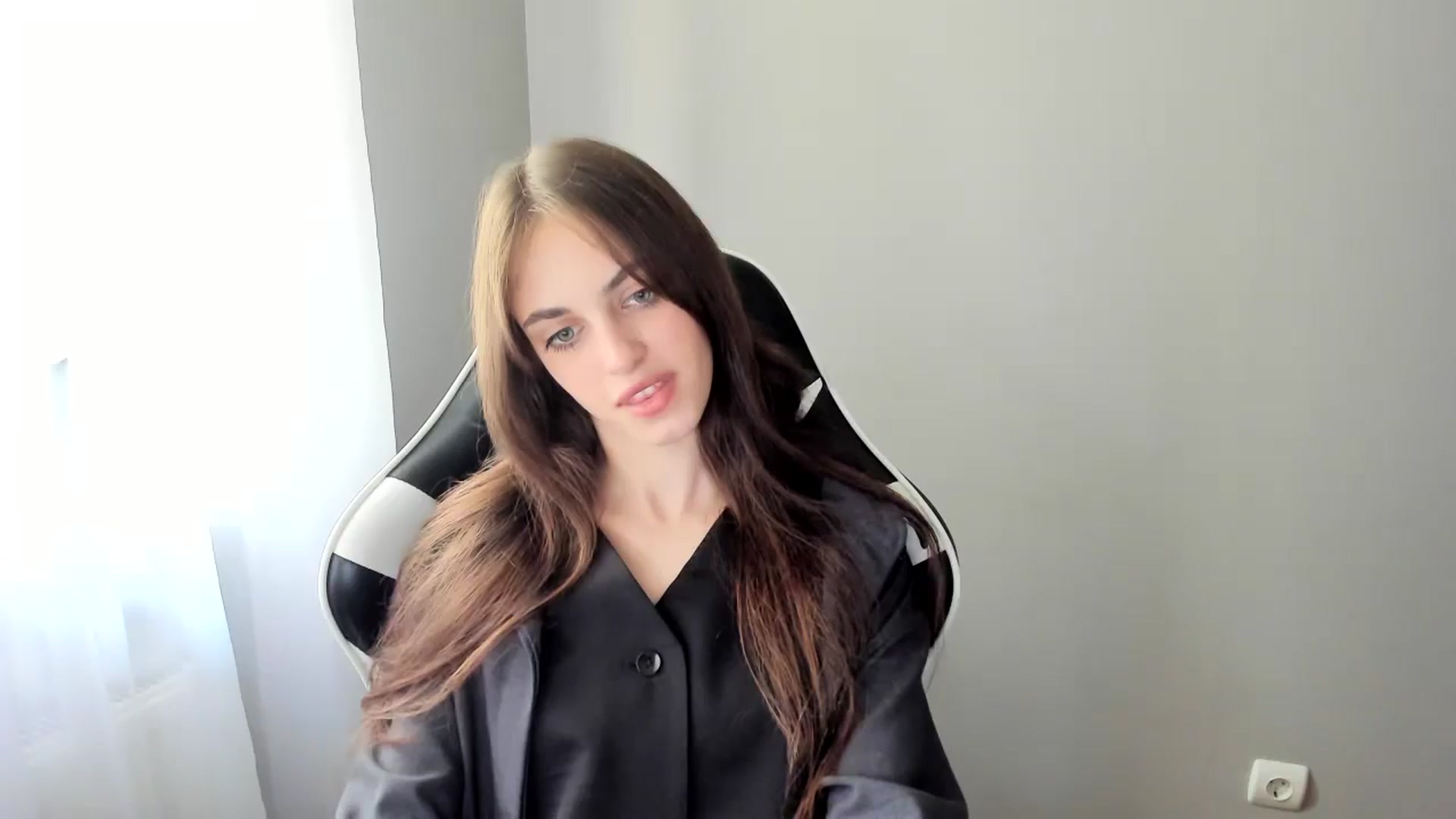 Gallery image thumbnail from Dashamoxy's myfreecams stream on, 06/01/2025, 12:17 image 9 of 20