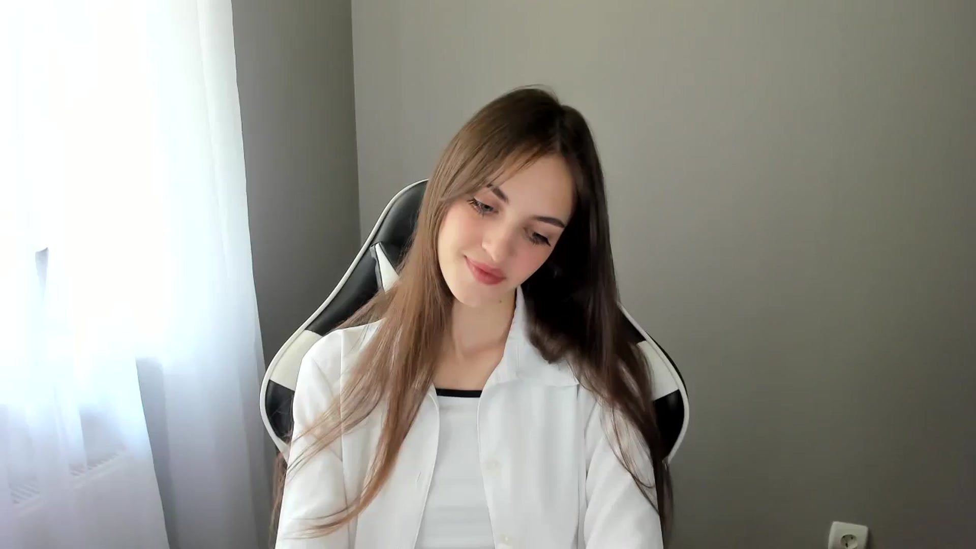 Gallery image thumbnail from Dashamoxy's myfreecams stream on, 06/02/2025, 08:51 image 5 of 20