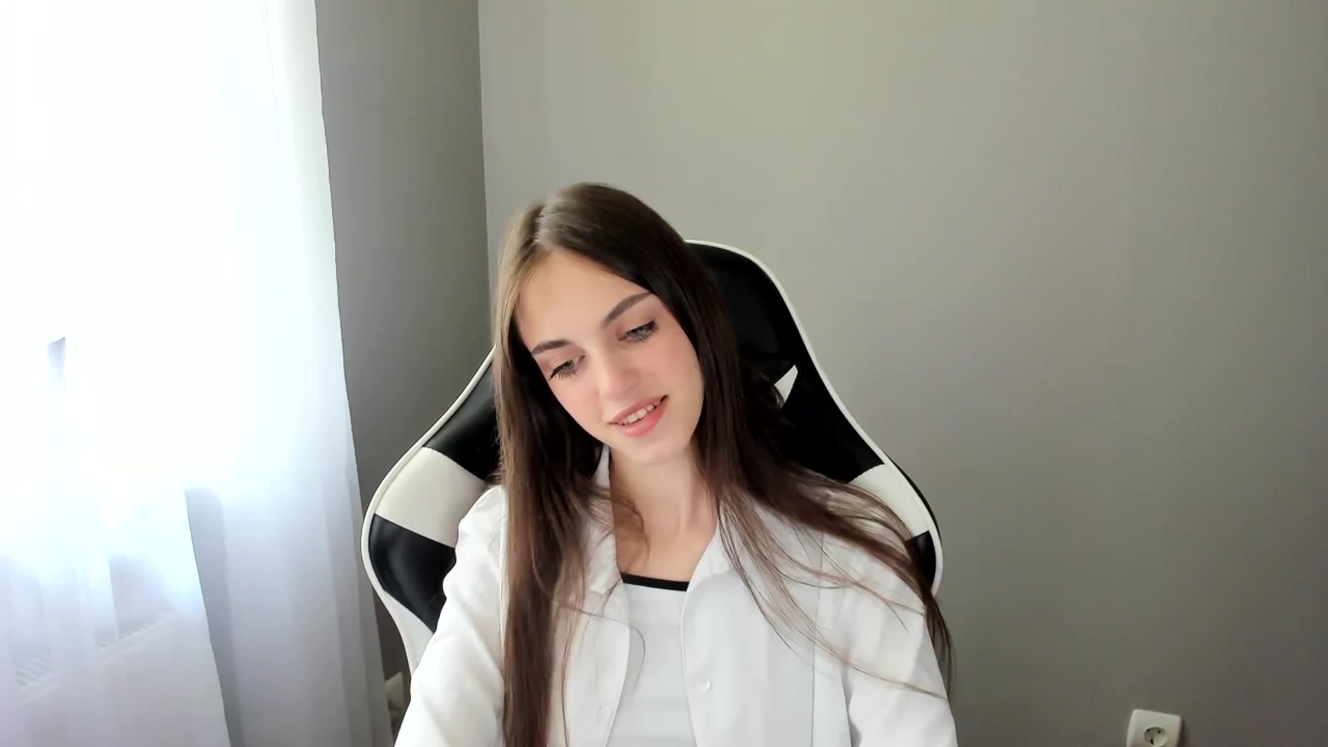 Gallery image thumbnail from Dashamoxy's myfreecams stream on, 06/02/2025, 08:51 image 19 of 20