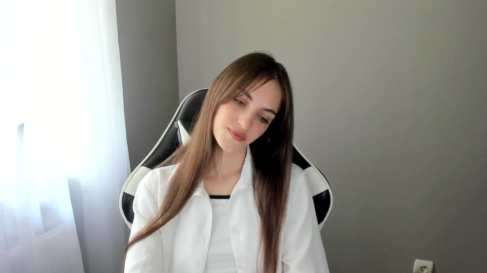 Gallery image thumbnail from Dashamoxy's myfreecams stream on, 06/02/2025, 08:51 image 11 of 20