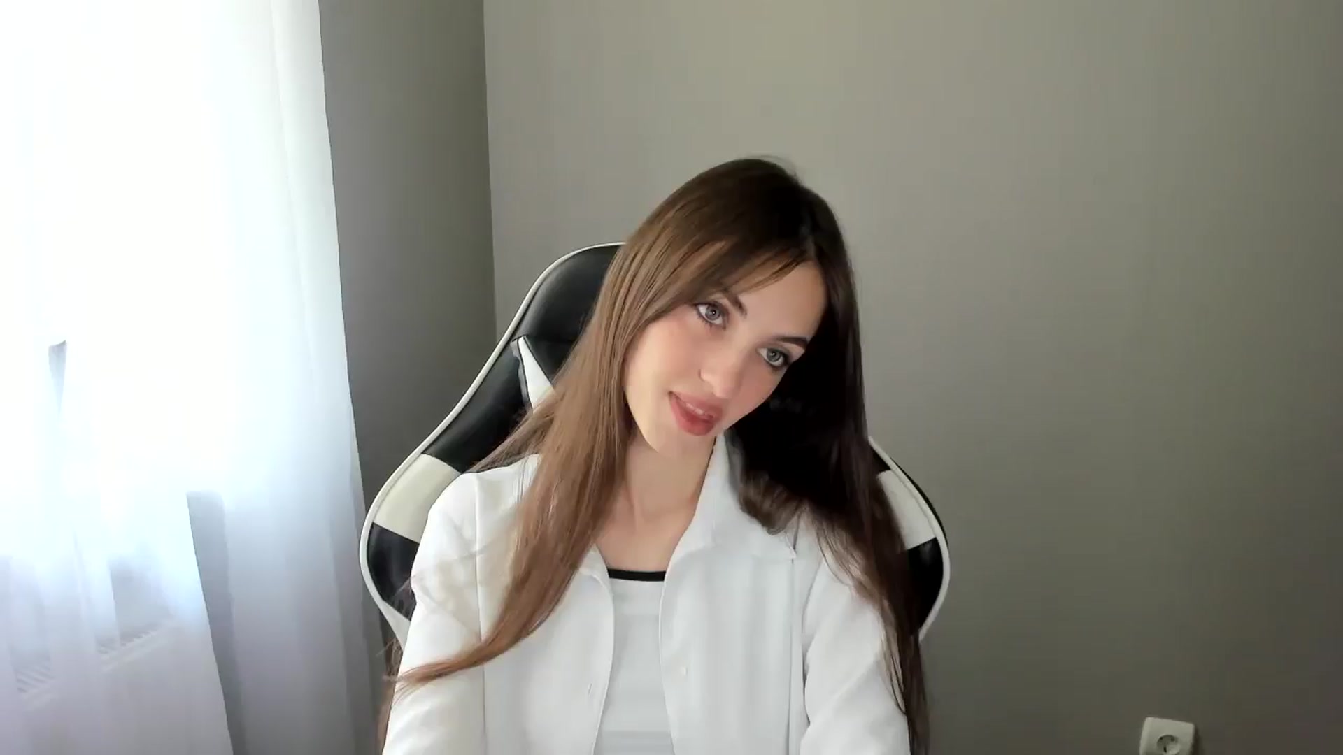 Gallery image thumbnail from Dashamoxy's myfreecams stream on, 06/02/2025, 08:51 image 6 of 20