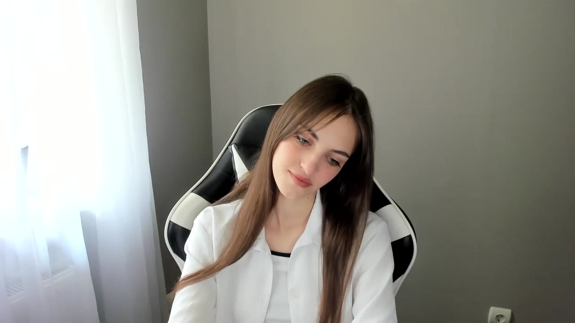 Gallery image thumbnail from Dashamoxy's myfreecams stream on, 06/02/2025, 08:51 image 9 of 20
