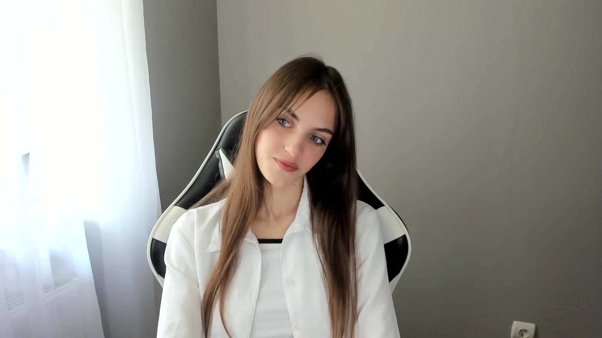 Gallery image thumbnail from Dashamoxy's myfreecams stream on, 06/02/2025, 08:51 image 10 of 20