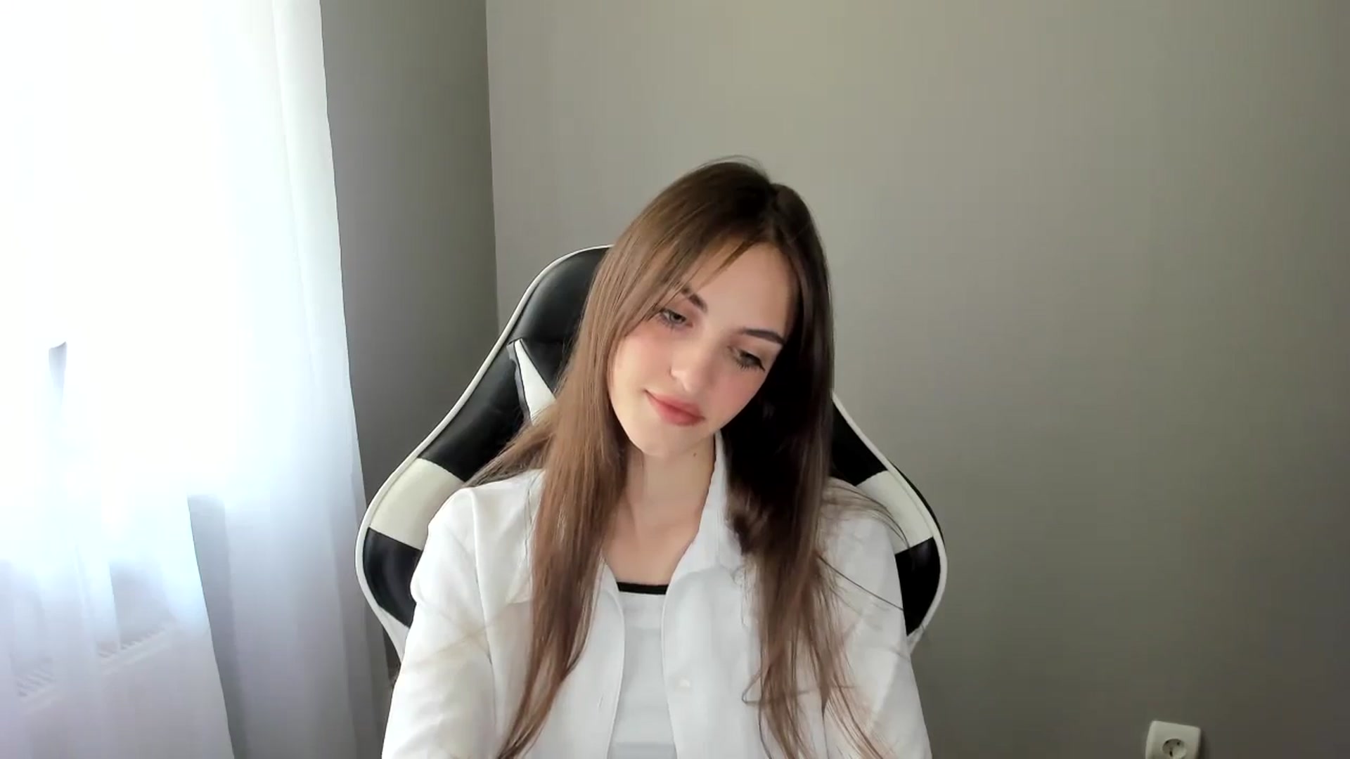 Gallery image thumbnail from Dashamoxy's myfreecams stream on, 06/02/2025, 08:51 image 8 of 20