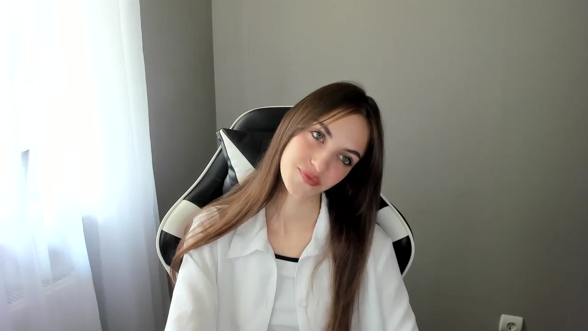 Gallery image thumbnail from Dashamoxy's myfreecams stream on, 06/02/2025, 08:51 image 2 of 20