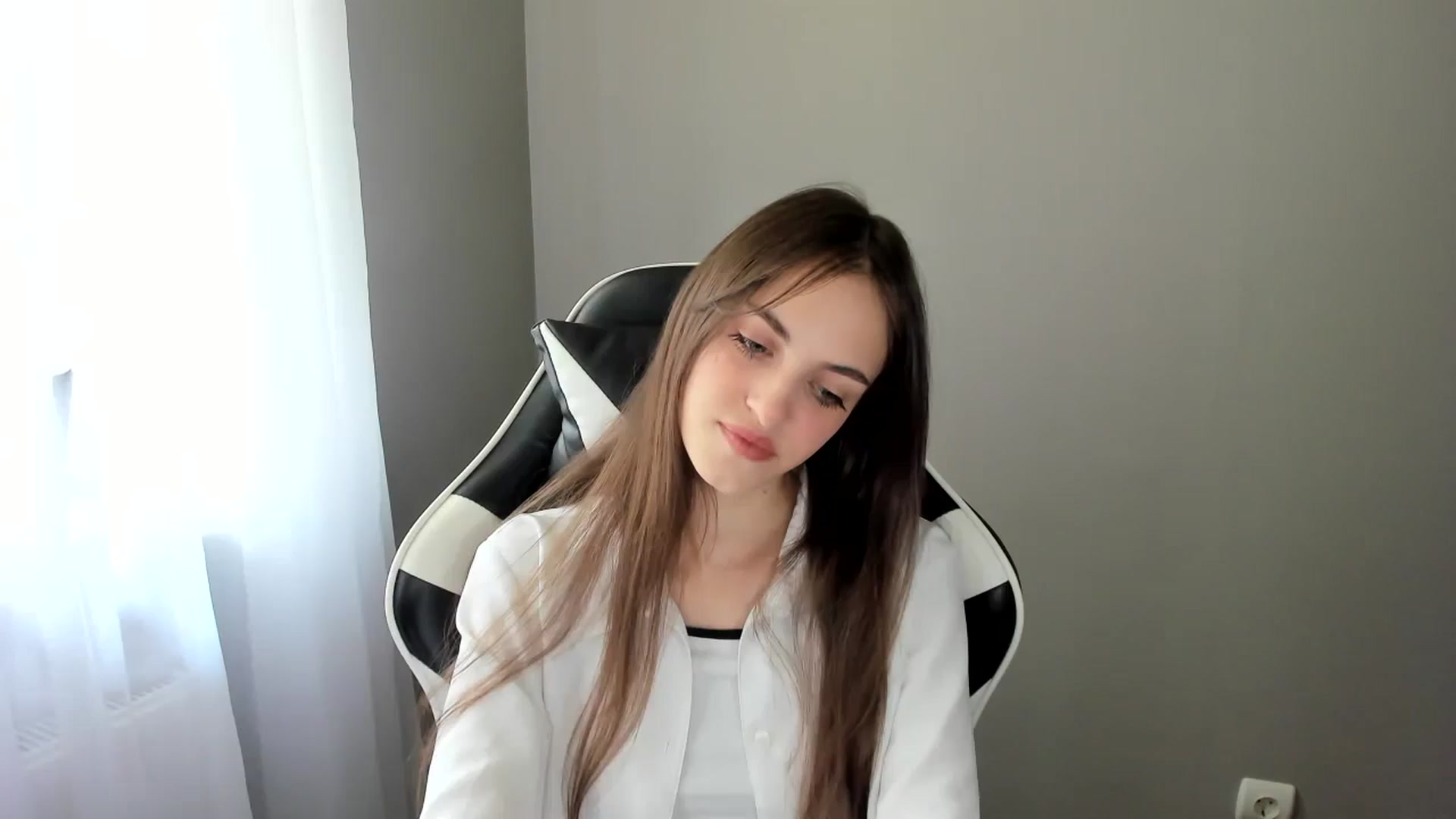 Gallery image thumbnail from Dashamoxy's myfreecams stream on, 06/02/2025, 08:51 image 3 of 20