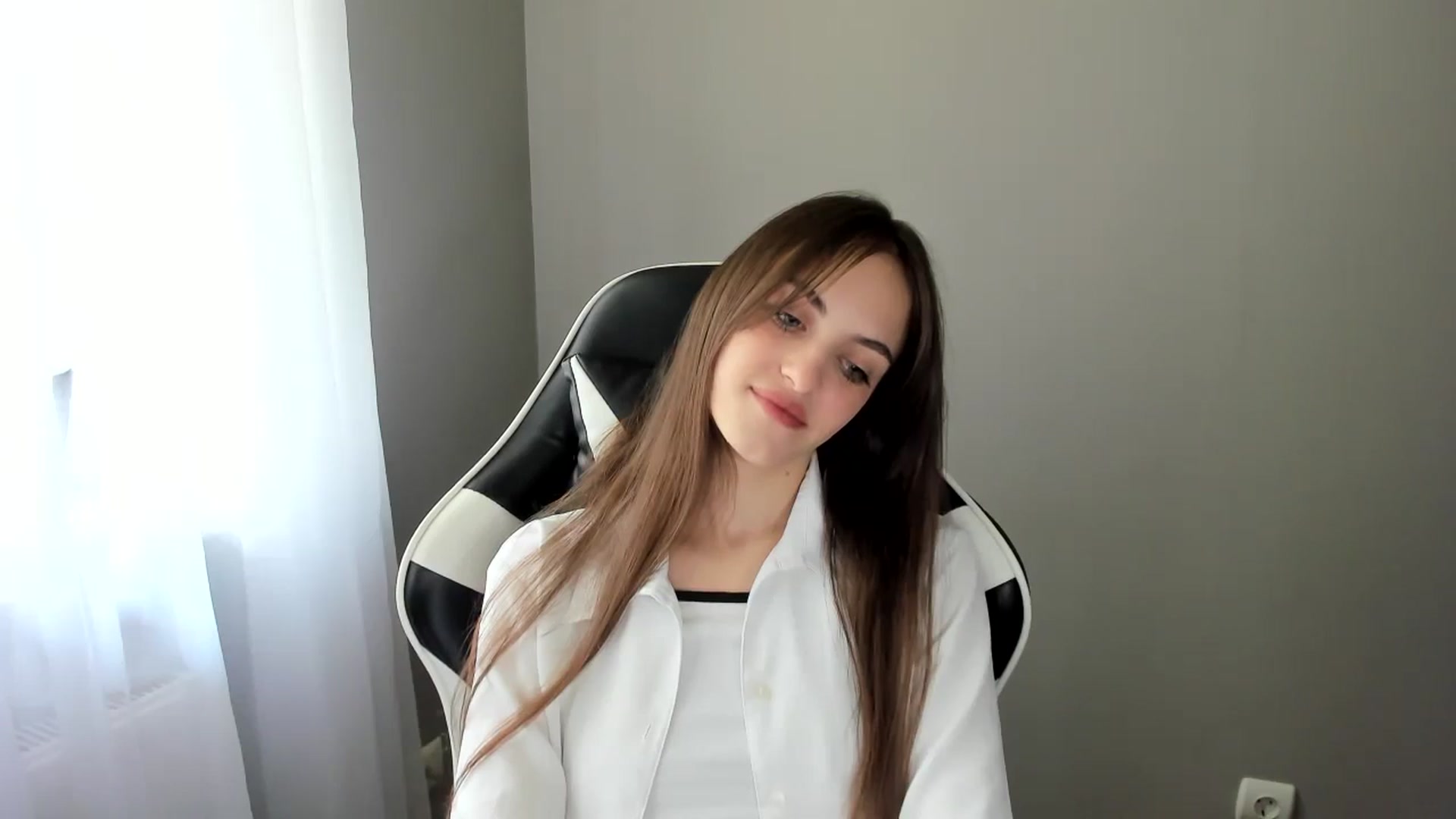 Gallery image thumbnail from Dashamoxy's myfreecams stream on, 06/02/2025, 08:51 image 17 of 20