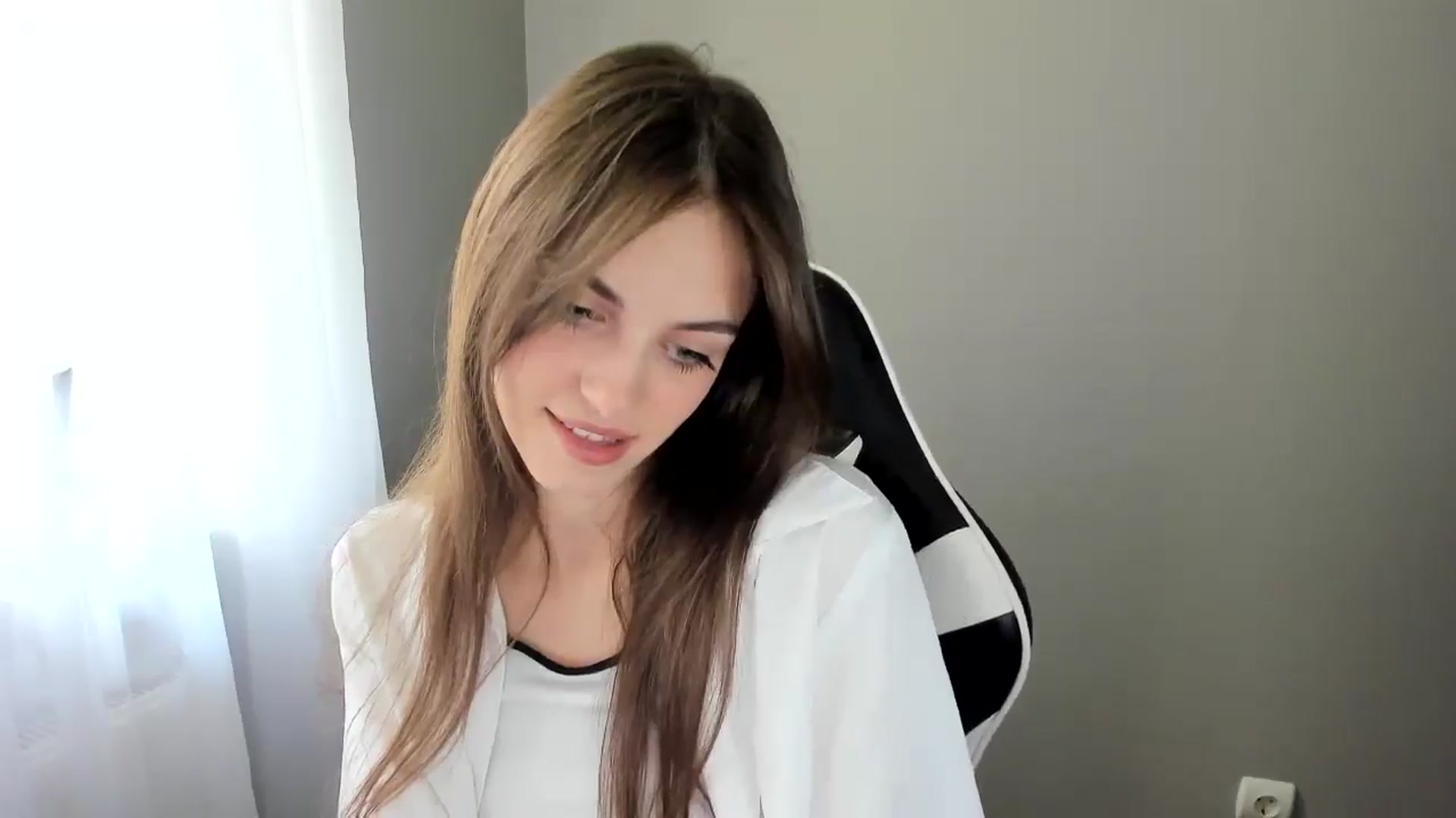 Gallery image thumbnail from Dashamoxy's myfreecams stream on, 06/02/2025, 10:20 image 13 of 20