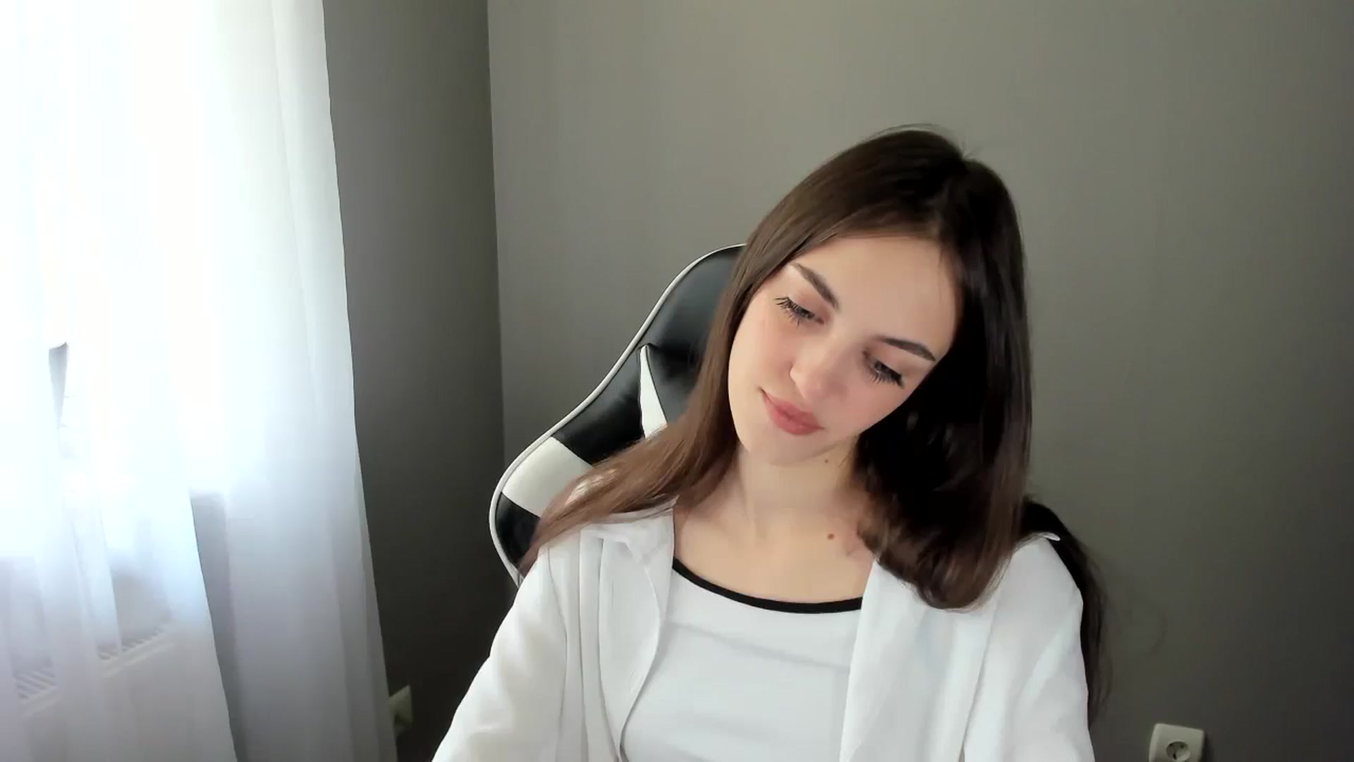 Gallery image thumbnail from Dashamoxy's myfreecams stream on, 06/02/2025, 10:20 image 6 of 20