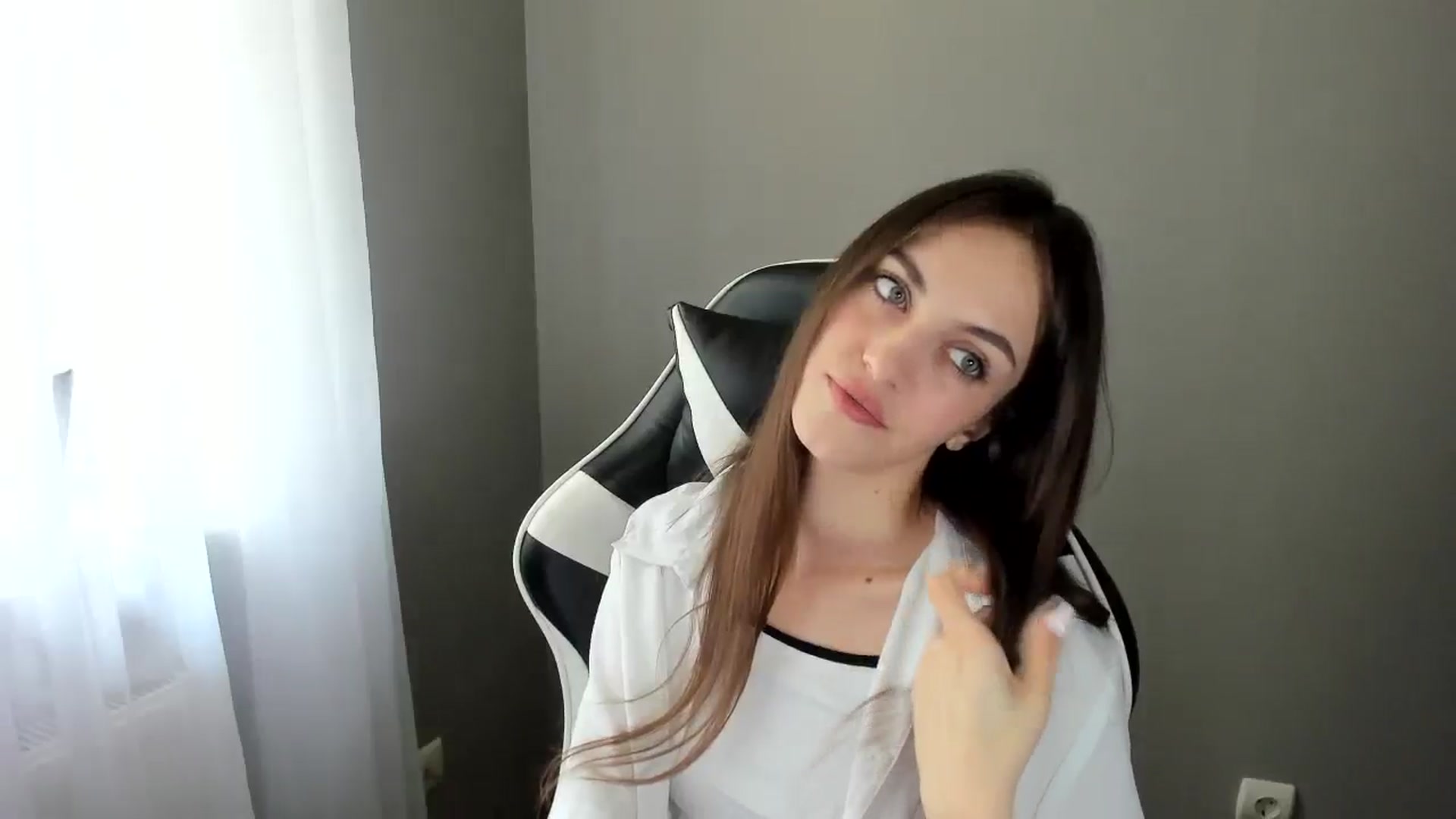 Gallery image thumbnail from Dashamoxy's myfreecams stream on, 06/02/2025, 10:20 image 8 of 20