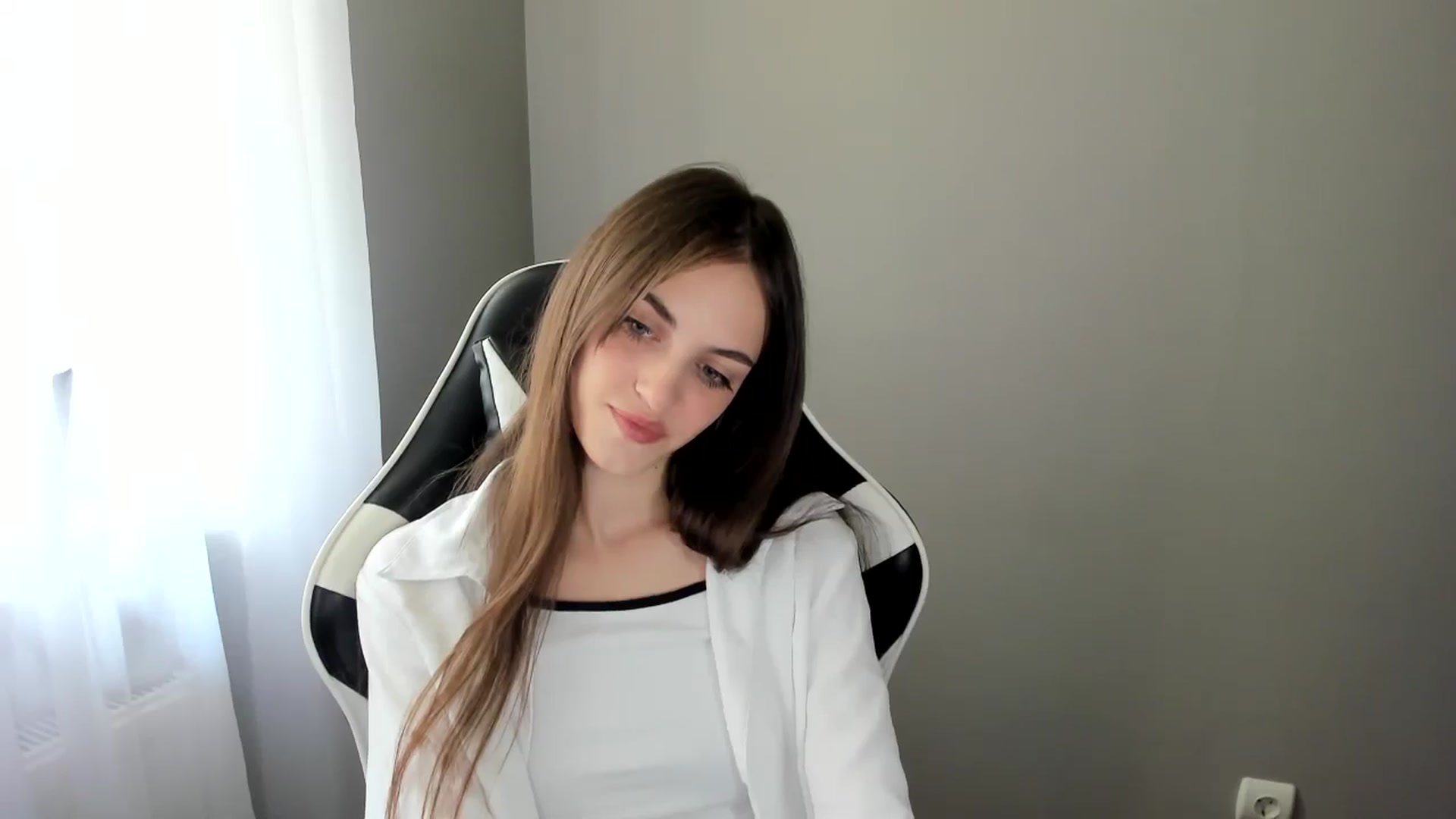 Gallery image thumbnail from Dashamoxy's myfreecams stream on, 06/02/2025, 10:20 image 10 of 20