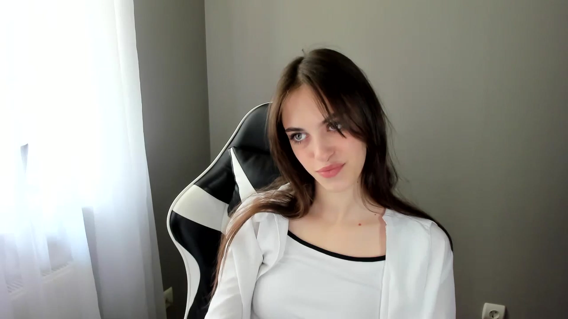 Gallery image thumbnail from Dashamoxy's myfreecams stream on, 06/02/2025, 10:20 image 16 of 20