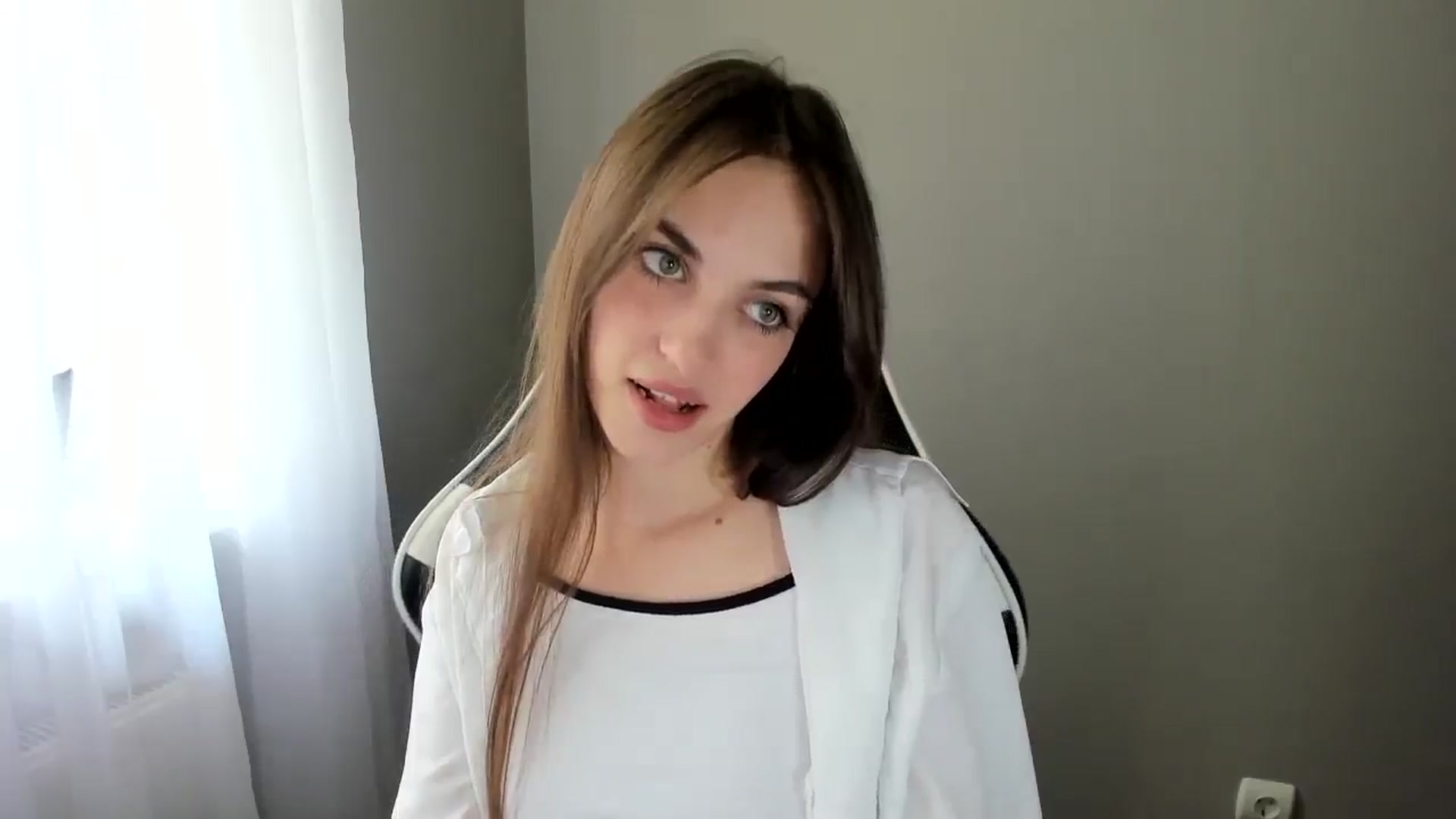 Gallery image thumbnail from Dashamoxy's myfreecams stream on, 06/02/2025, 10:20 image 15 of 20