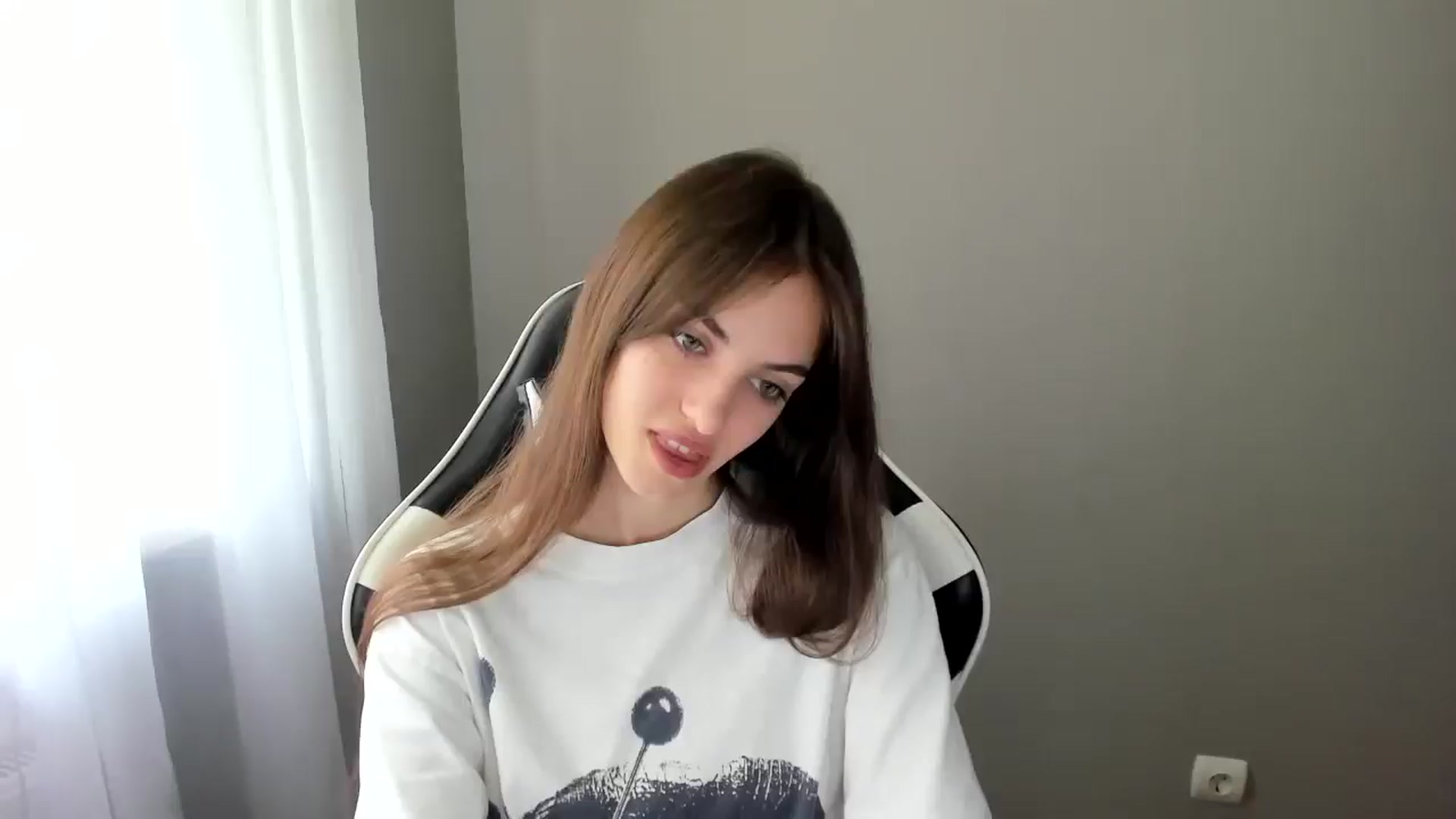 Gallery image thumbnail from Dashamoxy's myfreecams stream on, 06/03/2025, 09:14 image 1 of 20