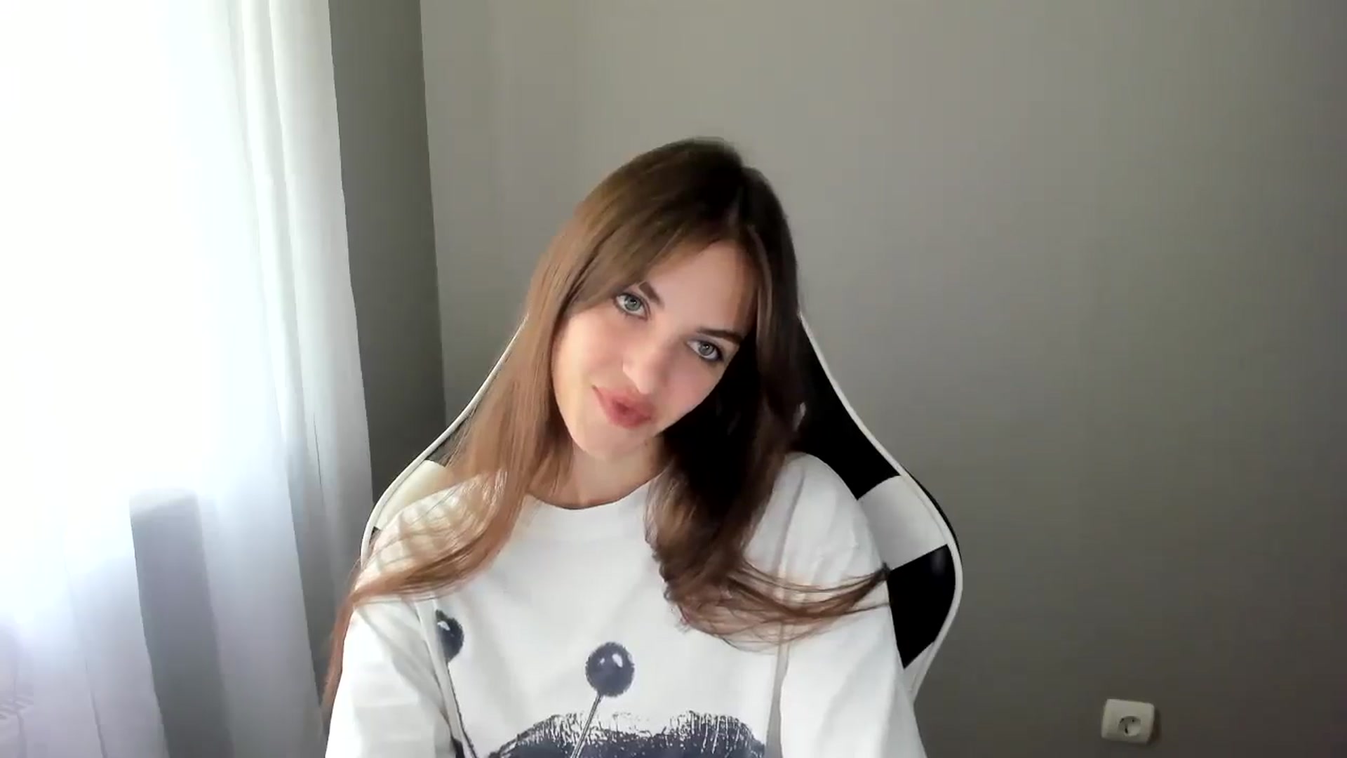 Gallery image thumbnail from Dashamoxy's myfreecams stream on, 06/03/2025, 09:14 image 4 of 20