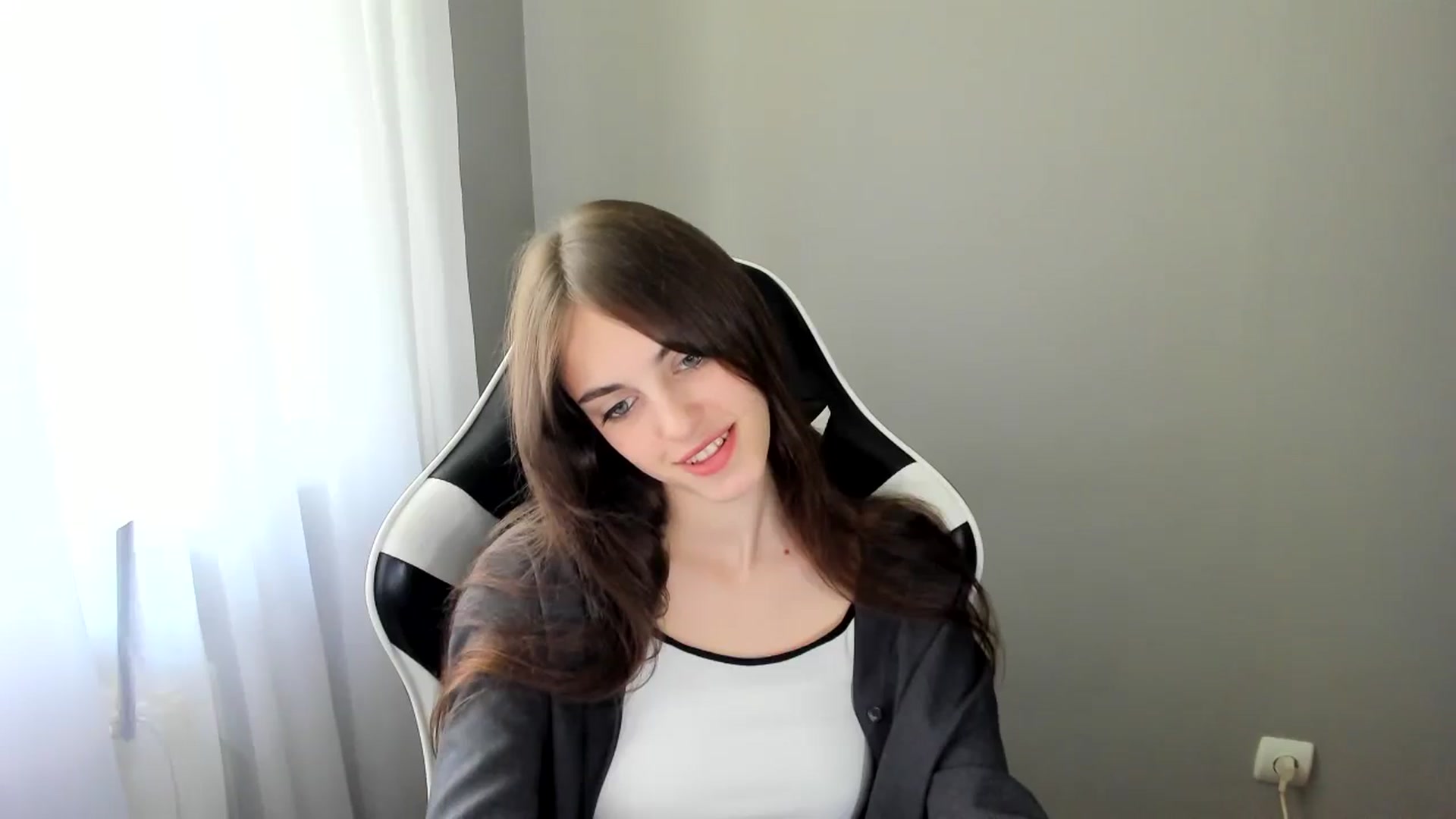 Gallery image thumbnail from Dashamoxy's myfreecams stream on, 06/08/2025, 11:25 image 7 of 20