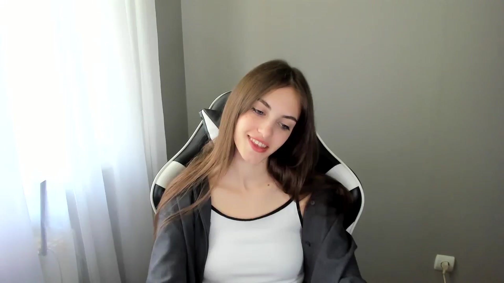 Gallery image thumbnail from Dashamoxy's myfreecams stream on, 06/08/2025, 11:25 image 11 of 20