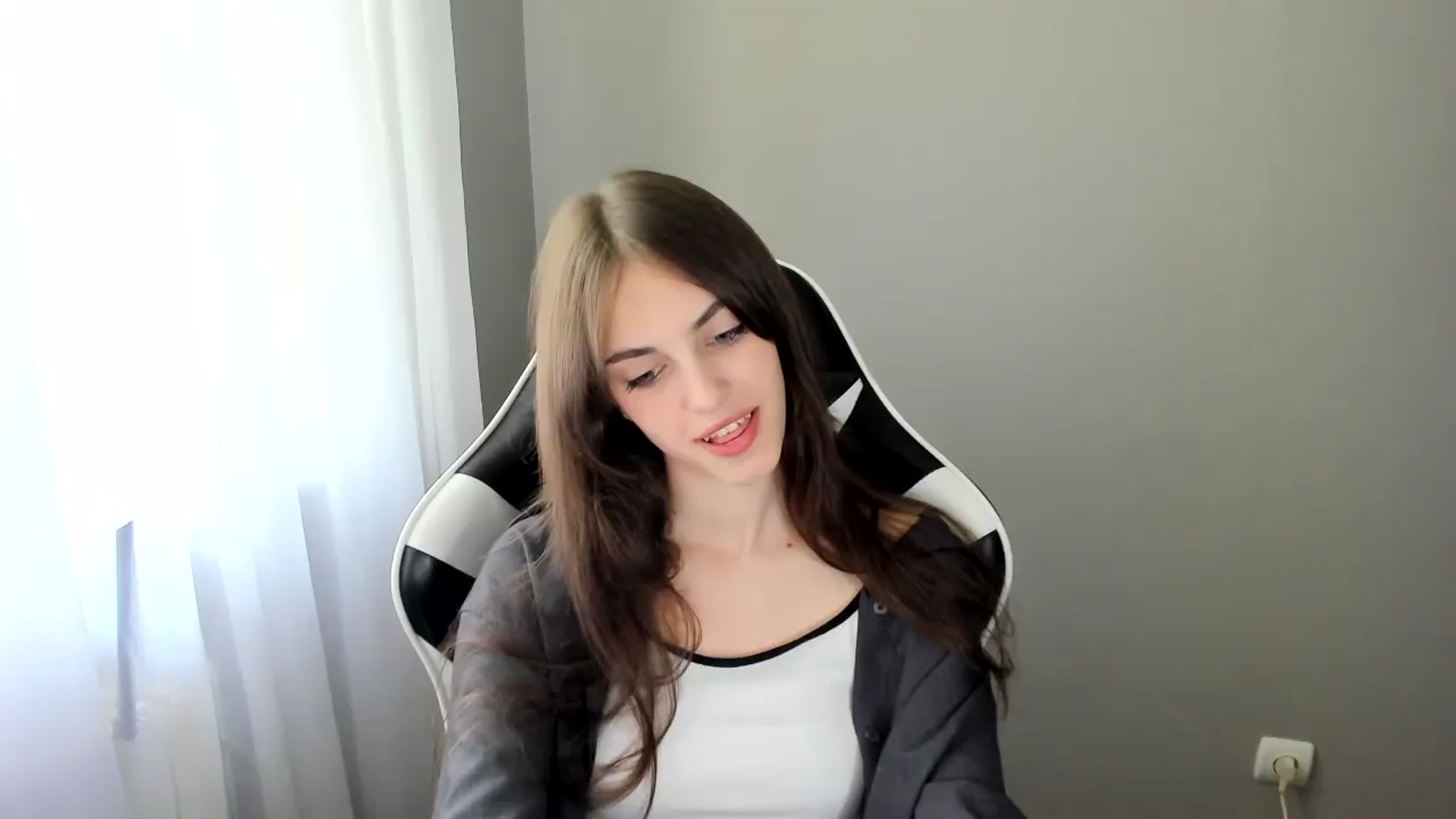 Gallery image thumbnail from Dashamoxy's myfreecams stream on, 06/08/2025, 11:25 image 4 of 20