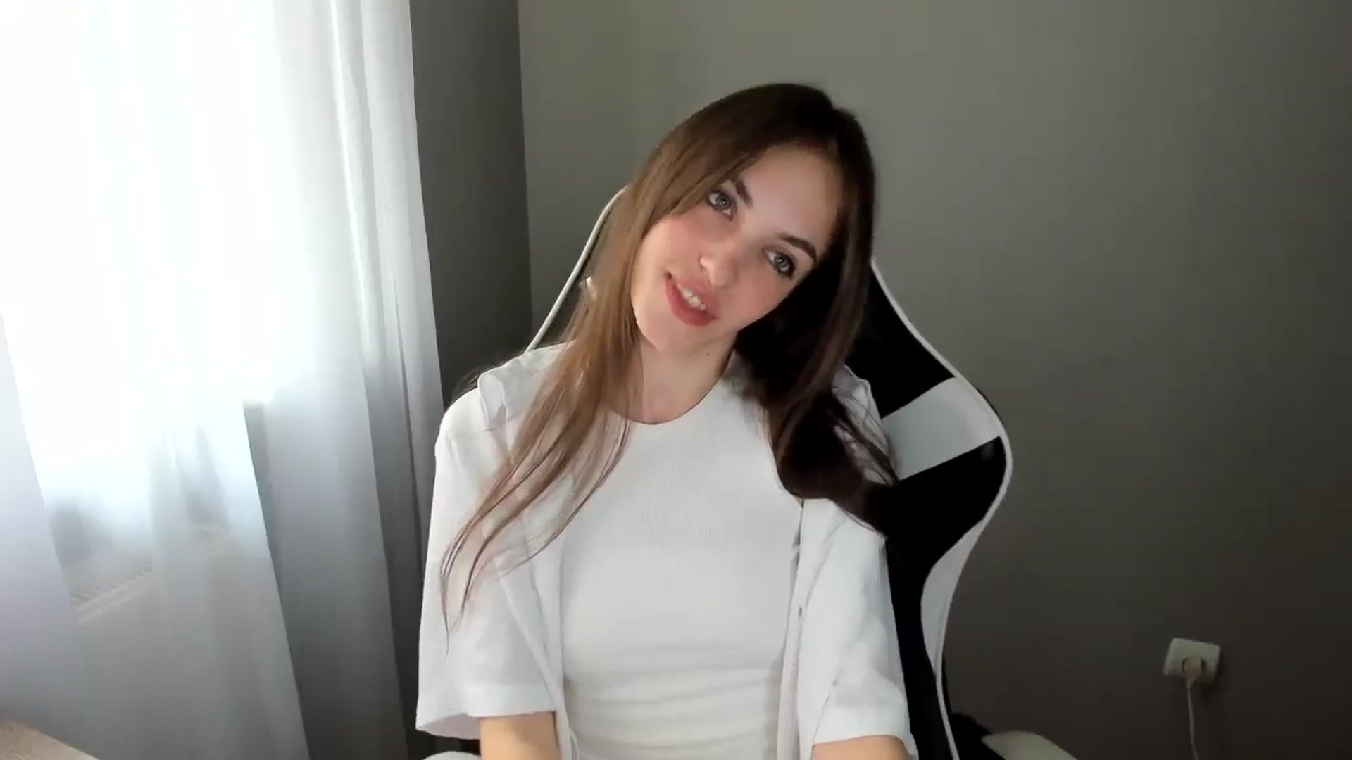 Gallery image thumbnail from Dashamoxy's myfreecams stream on, 06/11/2025, 12:20 image 17 of 20