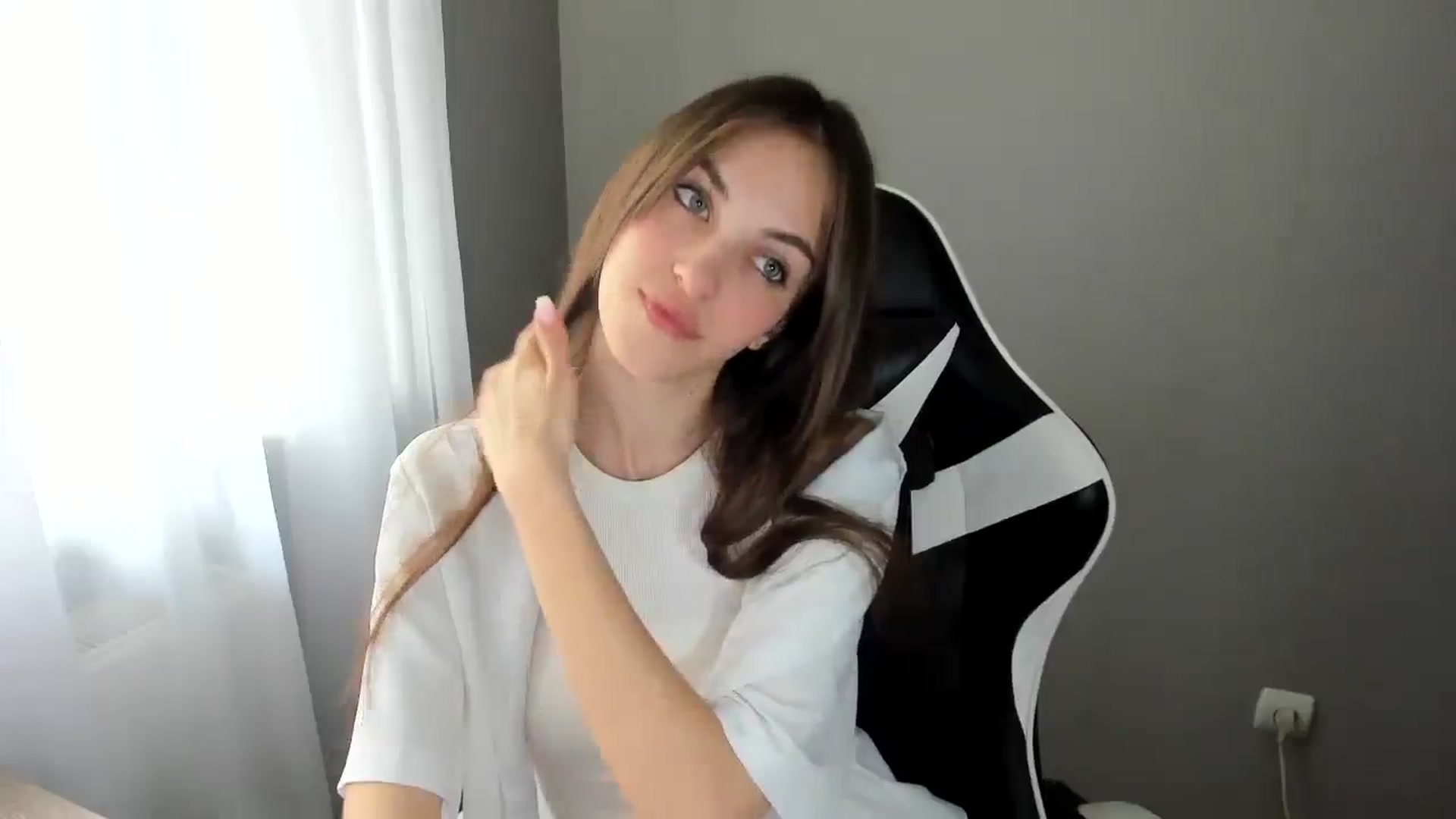 Gallery image thumbnail from Dashamoxy's myfreecams stream on, 06/11/2025, 12:20 image 18 of 20