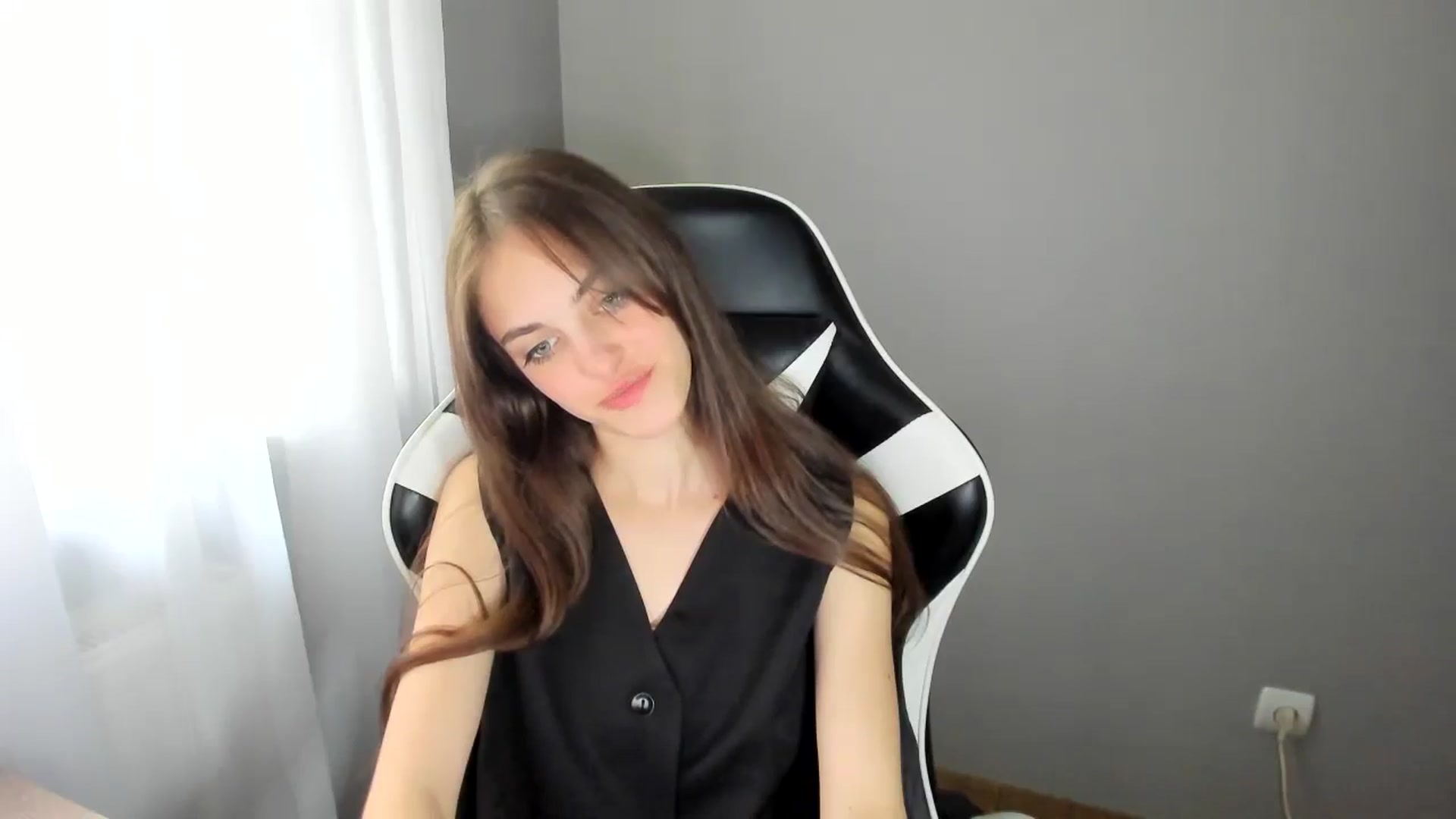 Gallery image thumbnail from Dashamoxy's myfreecams stream on, 06/11/2025, 12:51 image 7 of 20