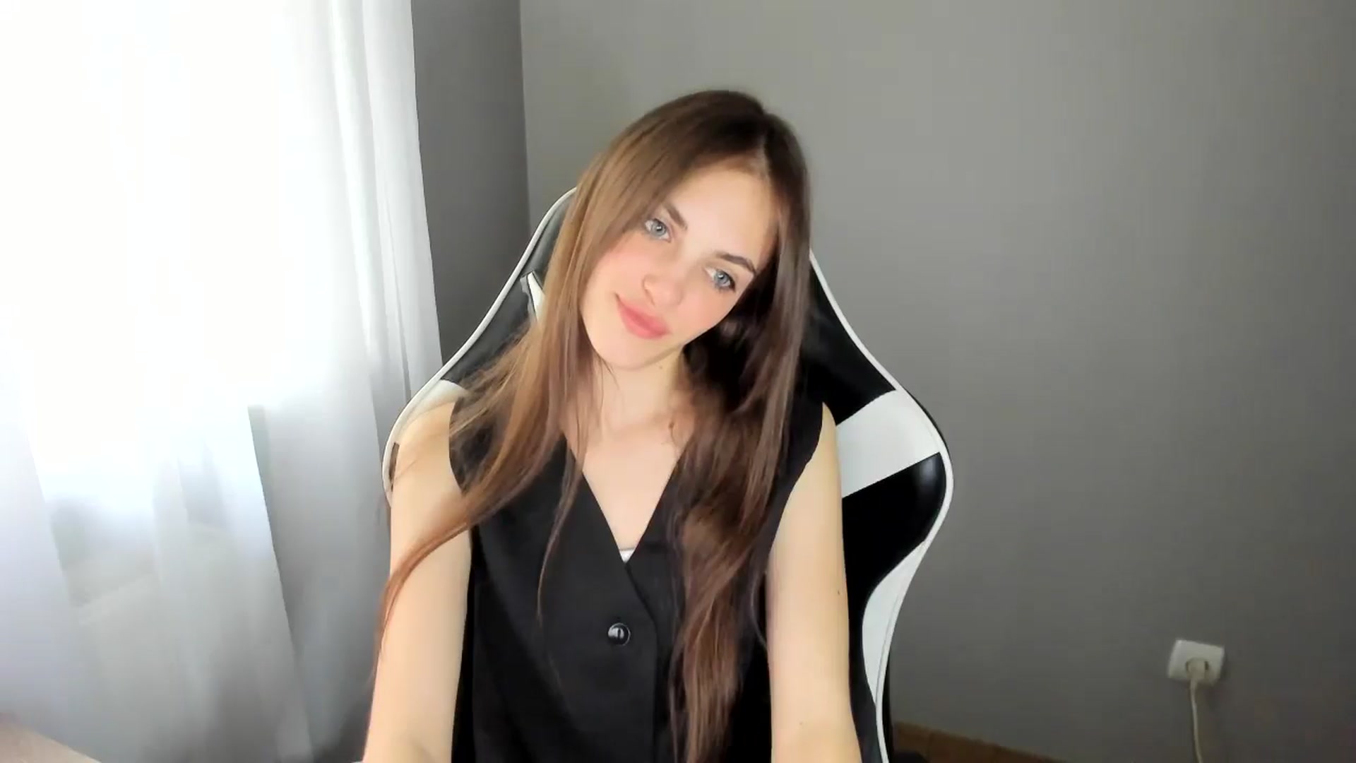 Gallery image thumbnail from Dashamoxy's myfreecams stream on, 06/11/2025, 12:51 image 16 of 20