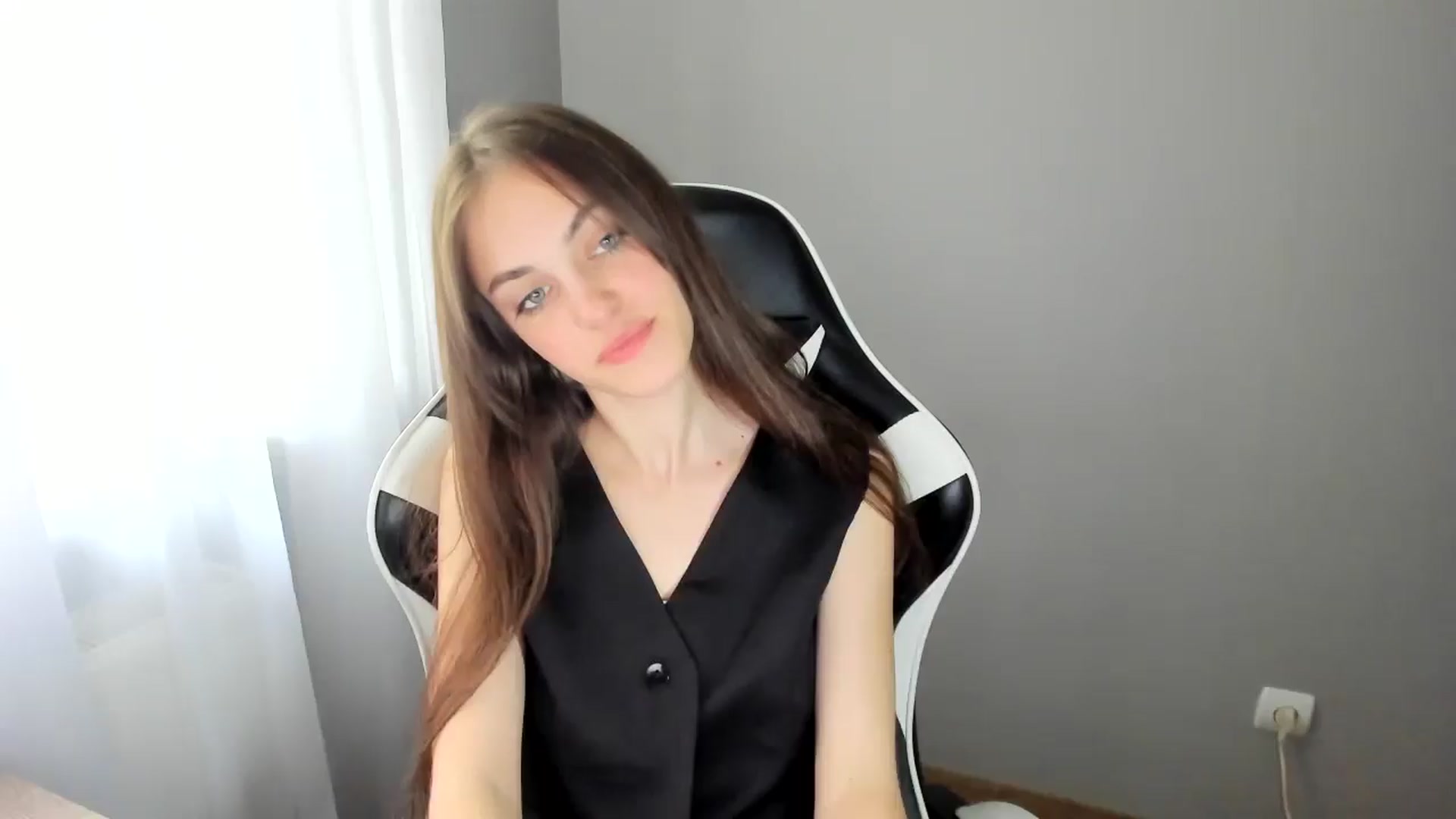 Gallery image thumbnail from Dashamoxy's myfreecams stream on, 06/11/2025, 12:51 image 1 of 20