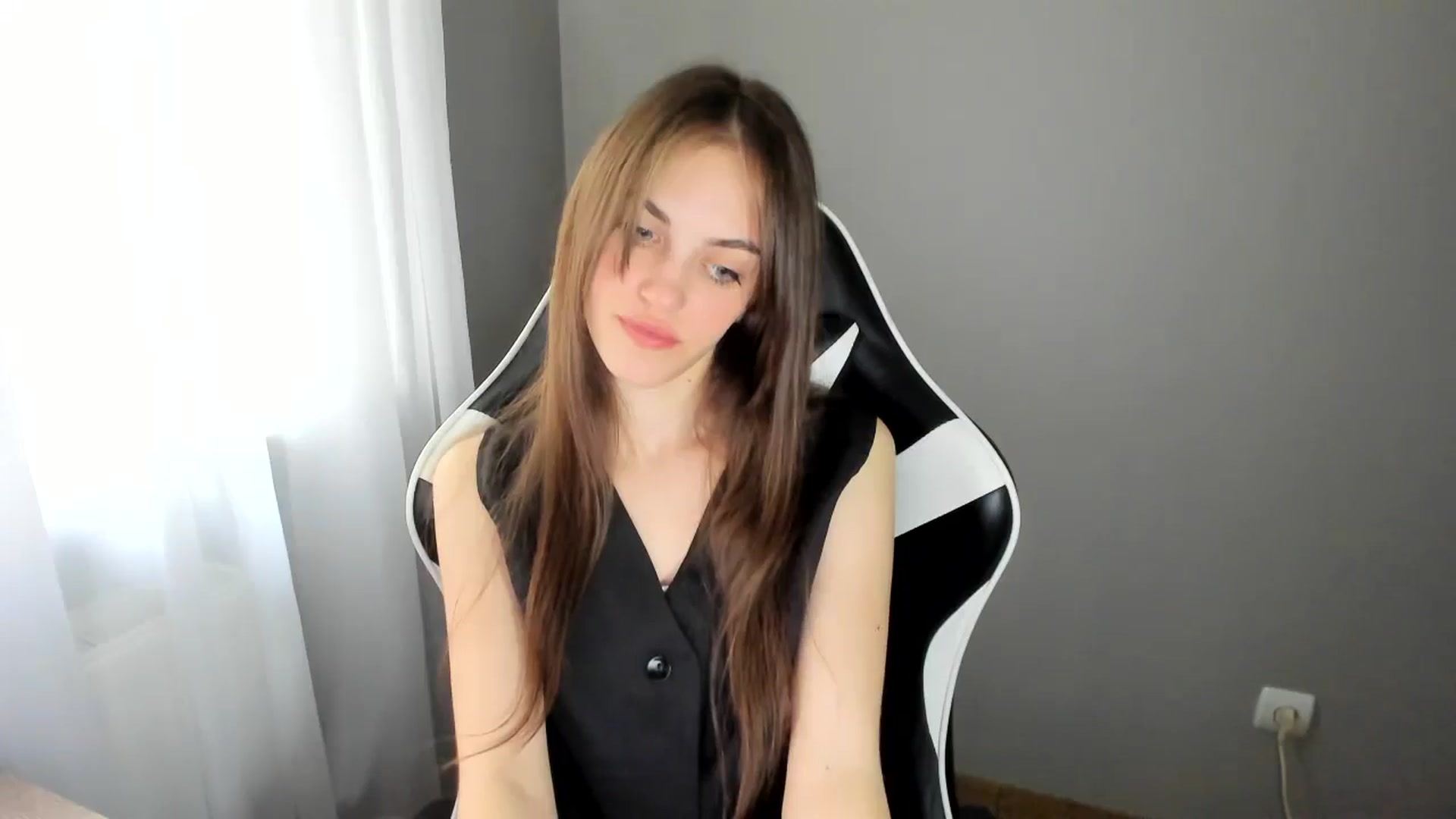 Gallery image thumbnail from Dashamoxy's myfreecams stream on, 06/11/2025, 12:51 image 15 of 20