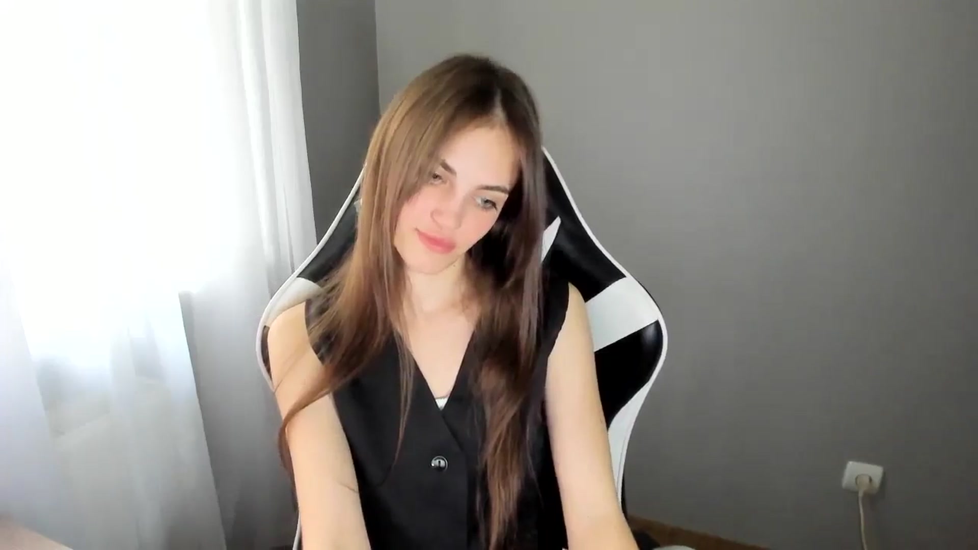 Gallery image thumbnail from Dashamoxy's myfreecams stream on, 06/11/2025, 12:51 image 17 of 20