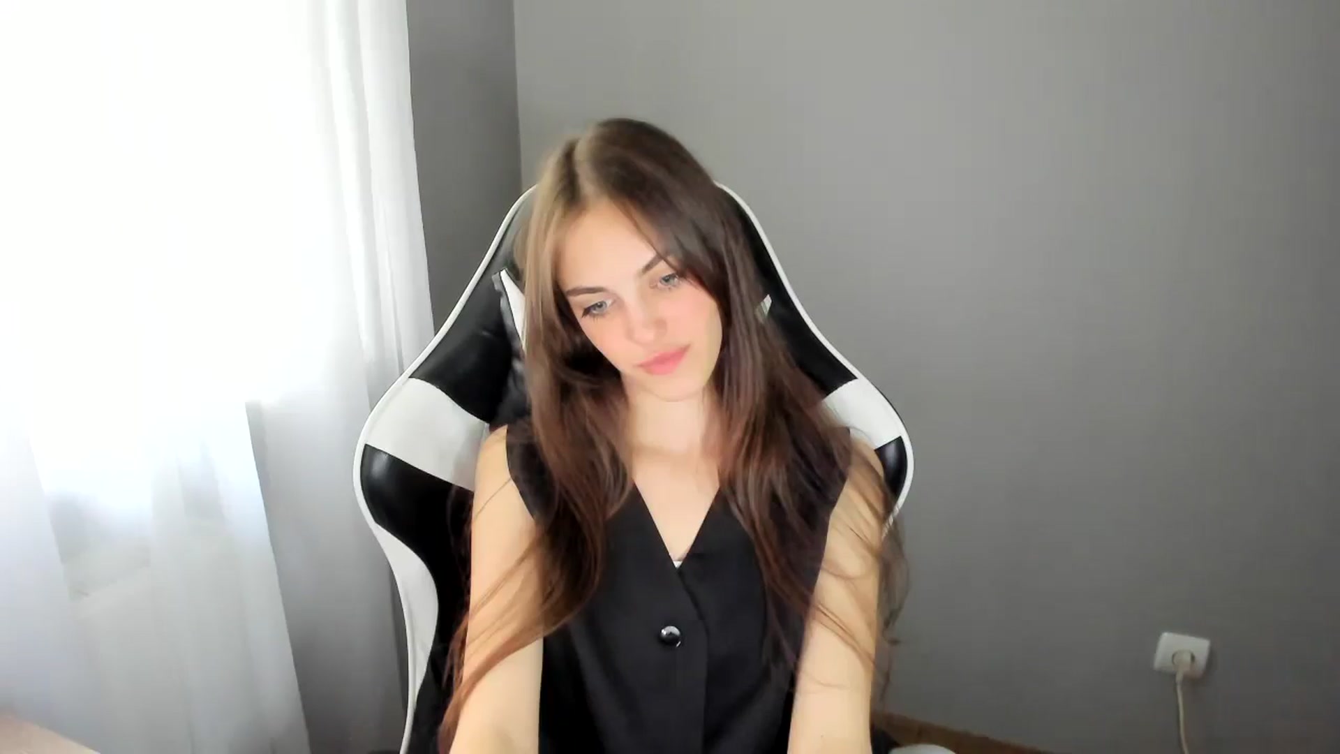 Gallery image thumbnail from Dashamoxy's myfreecams stream on, 06/11/2025, 12:51 image 10 of 20