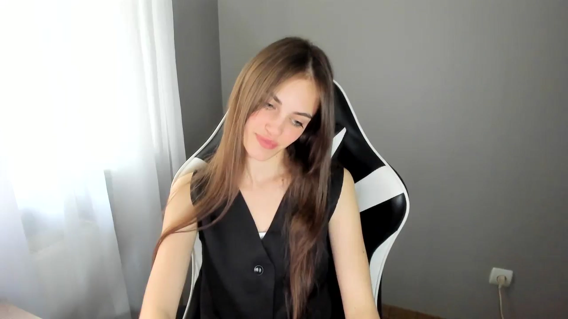 Gallery image thumbnail from Dashamoxy's myfreecams stream on, 06/11/2025, 12:51 image 18 of 20