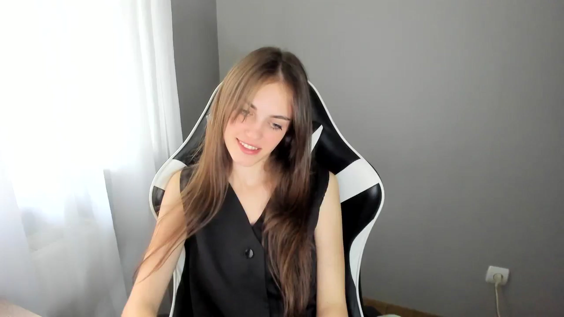 Gallery image thumbnail from Dashamoxy's myfreecams stream on, 06/11/2025, 12:51 image 6 of 20