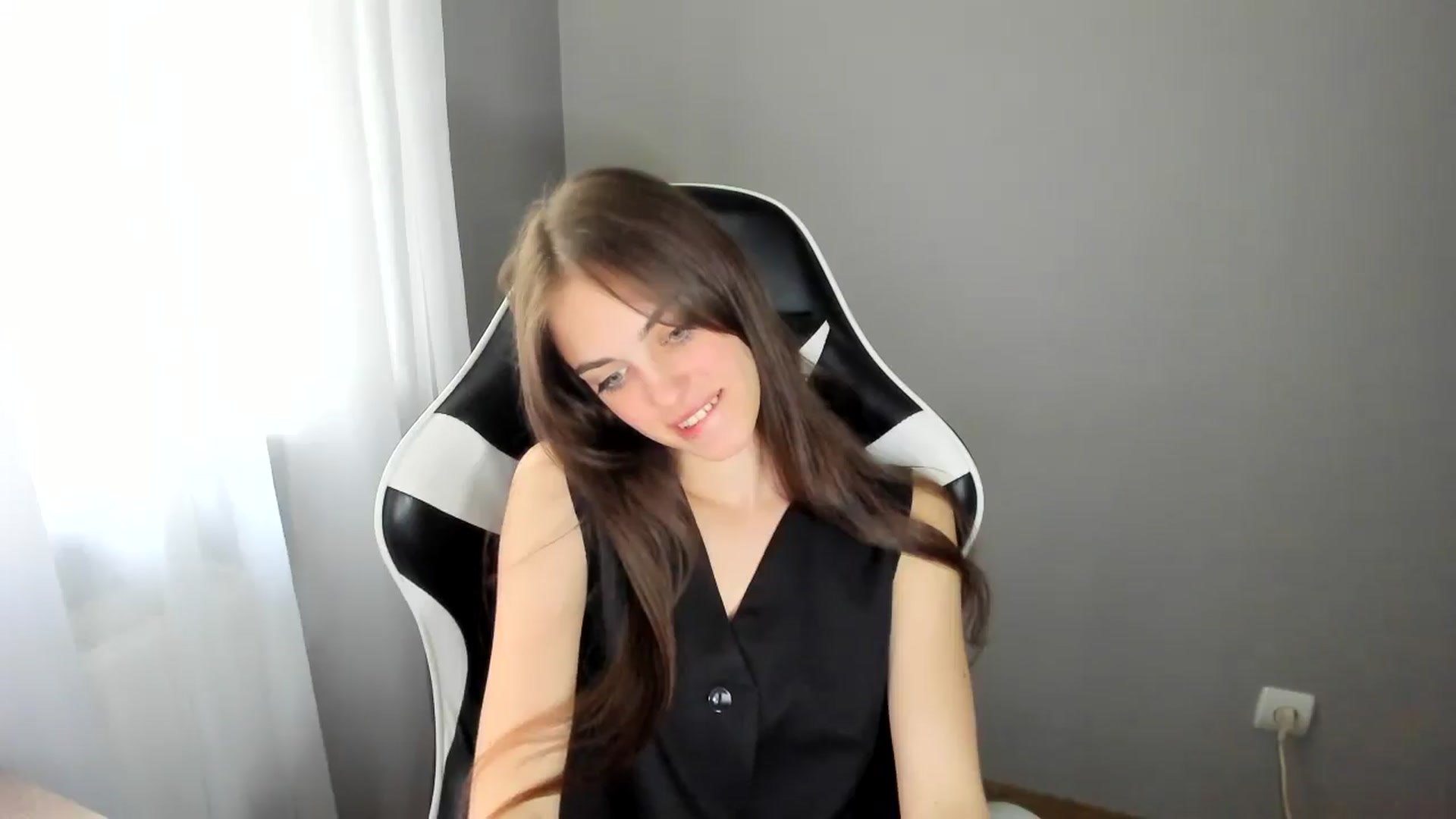 Gallery image thumbnail from Dashamoxy's myfreecams stream on, 06/11/2025, 12:51 image 12 of 20