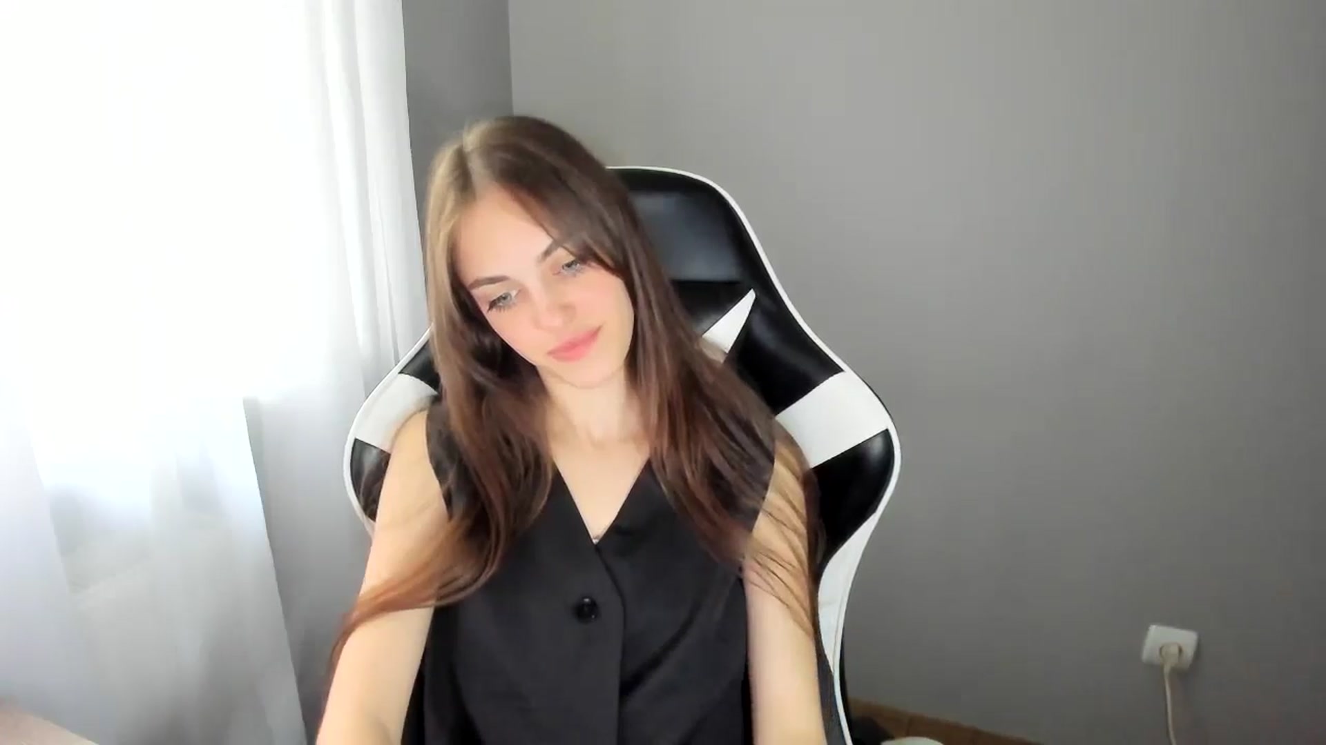 Gallery image thumbnail from Dashamoxy's myfreecams stream on, 06/11/2025, 12:51 image 8 of 20