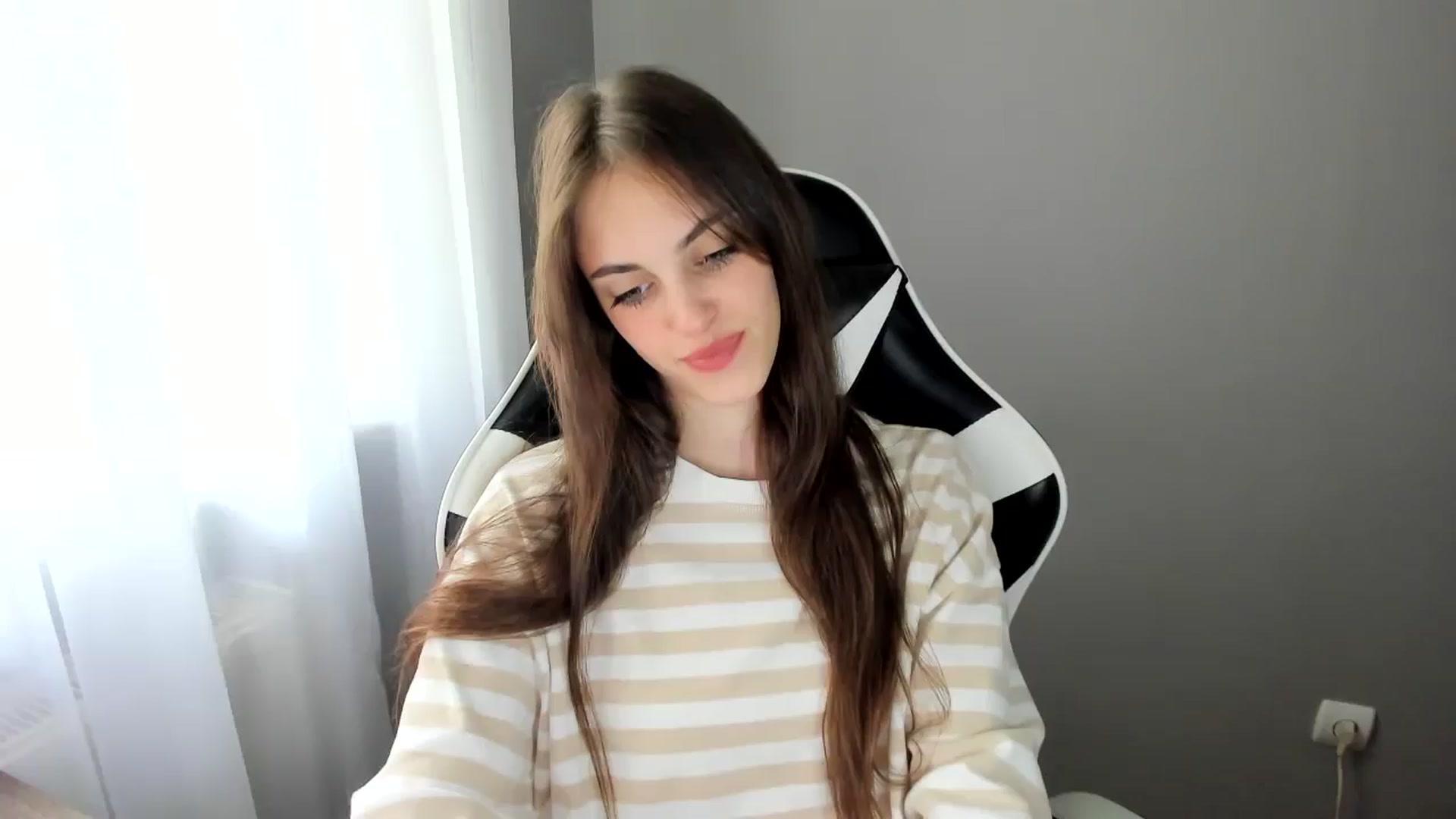 Gallery image thumbnail from Dashamoxy's myfreecams stream on, 06/13/2025, 12:11 image 2 of 20