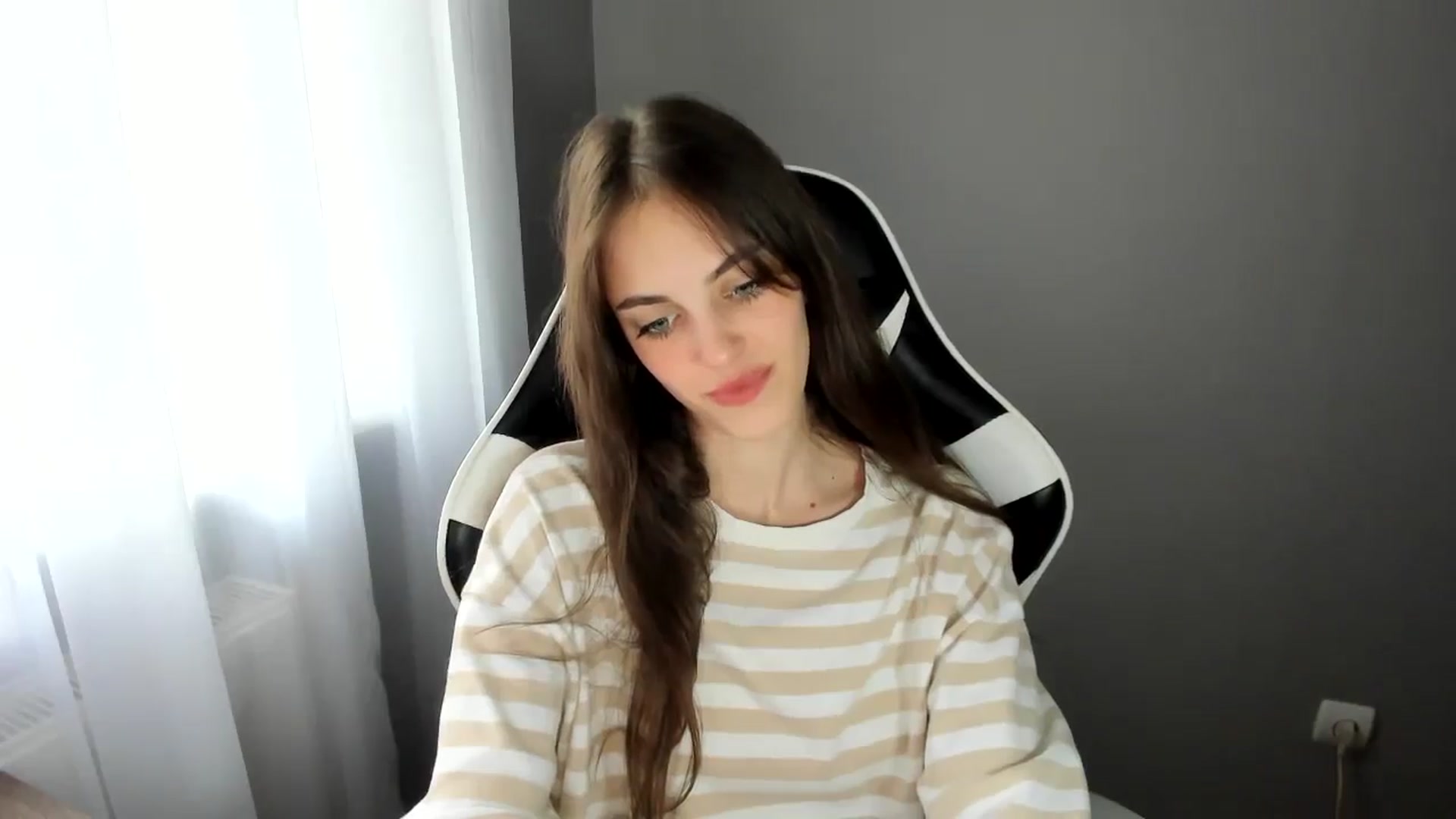 Gallery image thumbnail from Dashamoxy's myfreecams stream on, 06/13/2025, 12:11 image 11 of 20