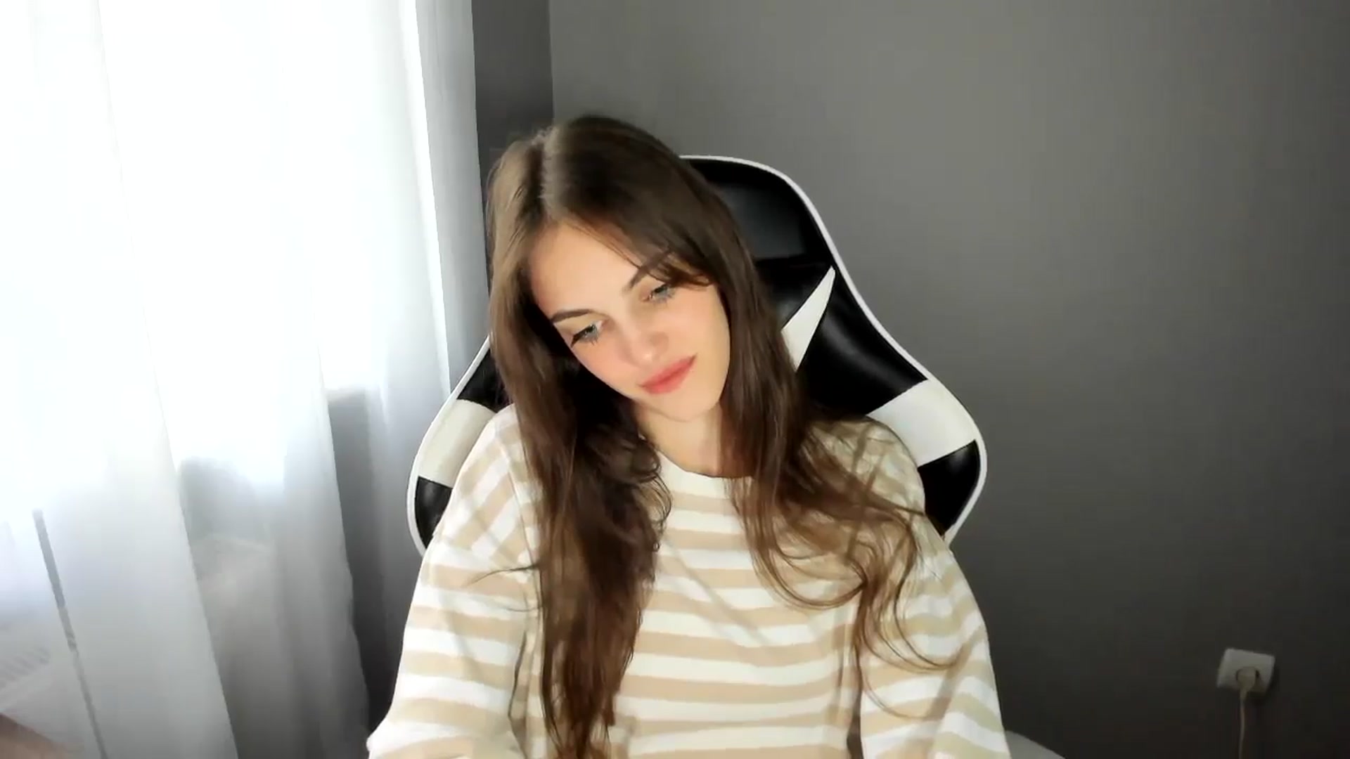 Gallery image thumbnail from Dashamoxy's myfreecams stream on, 06/13/2025, 12:11 image 15 of 20