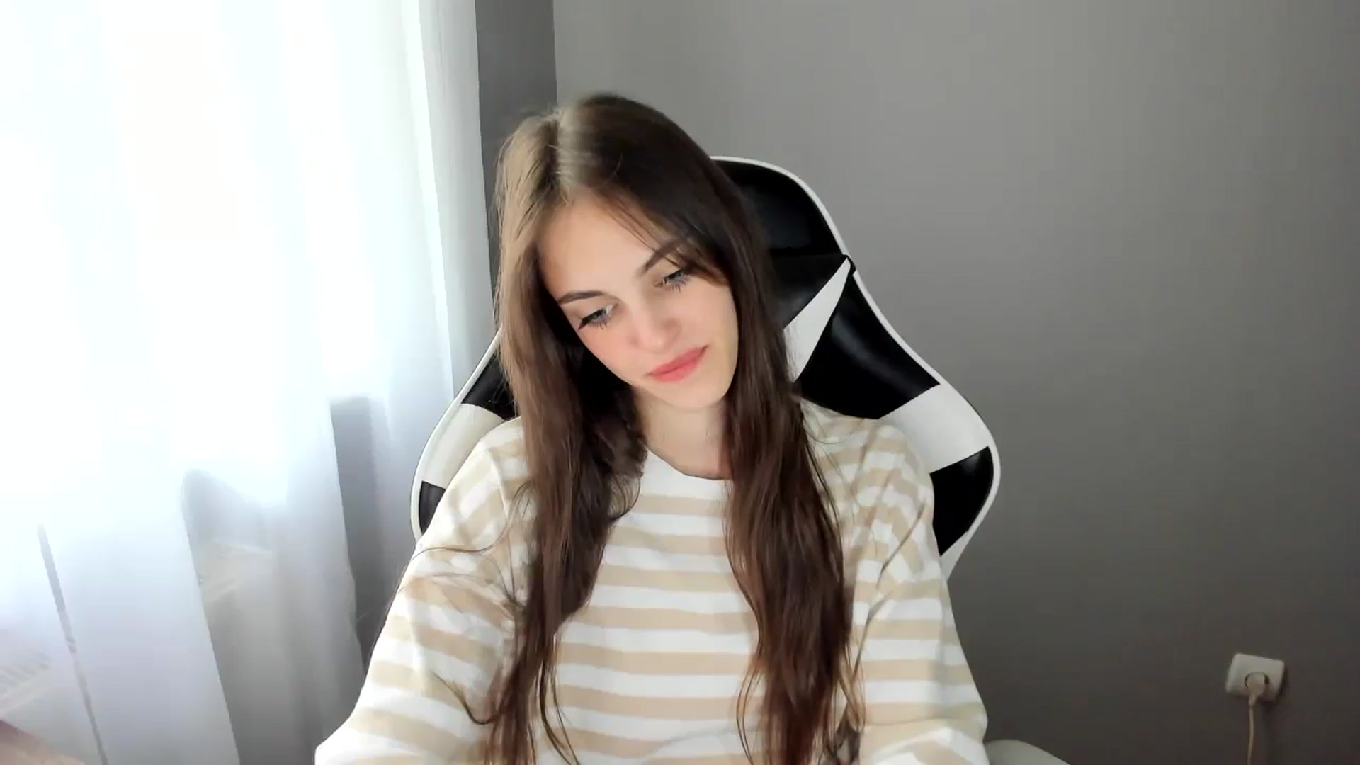 Gallery image thumbnail from Dashamoxy's myfreecams stream on, 06/13/2025, 12:11 image 4 of 20