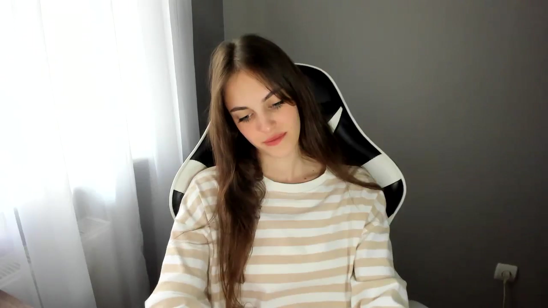 Gallery image thumbnail from Dashamoxy's myfreecams stream on, 06/13/2025, 12:11 image 12 of 20