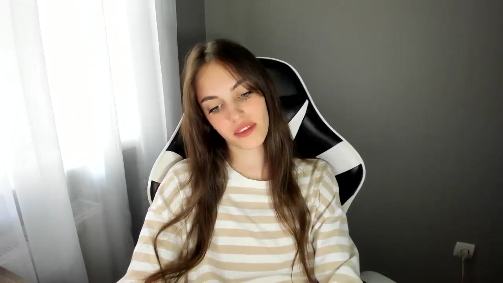 Gallery image thumbnail from Dashamoxy's myfreecams stream on, 06/13/2025, 12:11 image 17 of 20