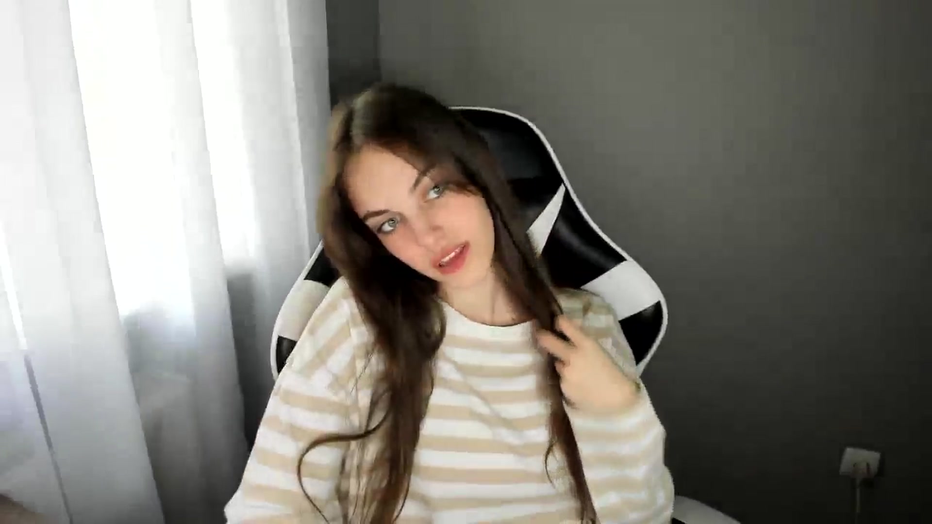 Gallery image thumbnail from Dashamoxy's myfreecams stream on, 06/13/2025, 12:11 image 18 of 20